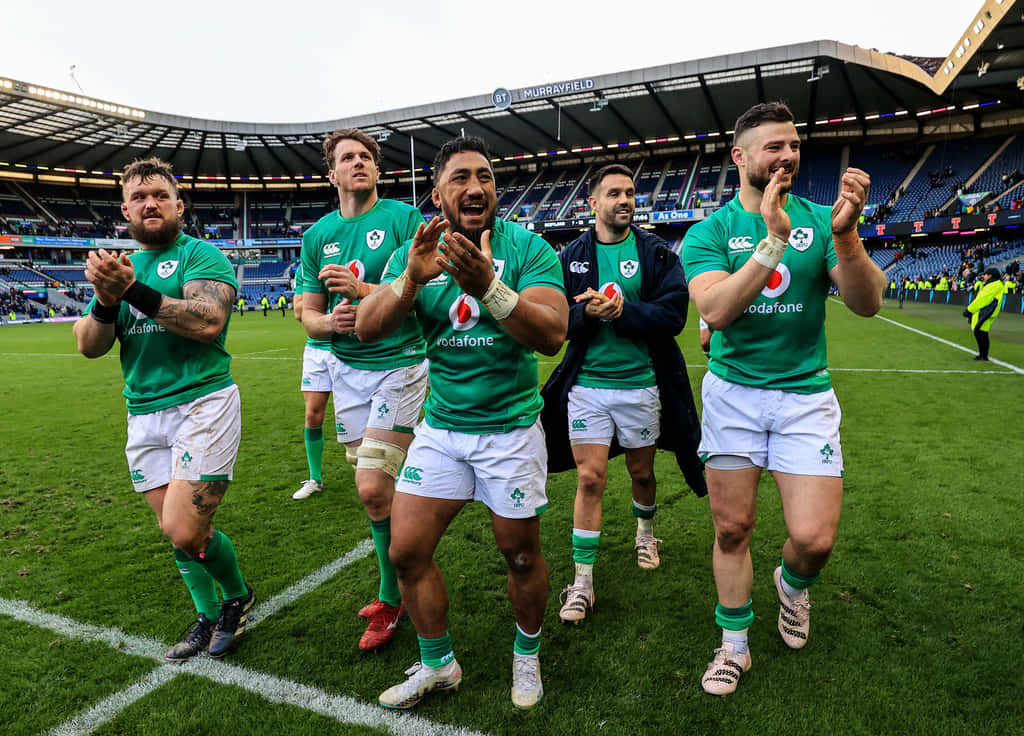 Intensopartido De Rugby De Irlanda En Acción Fondo de pantalla