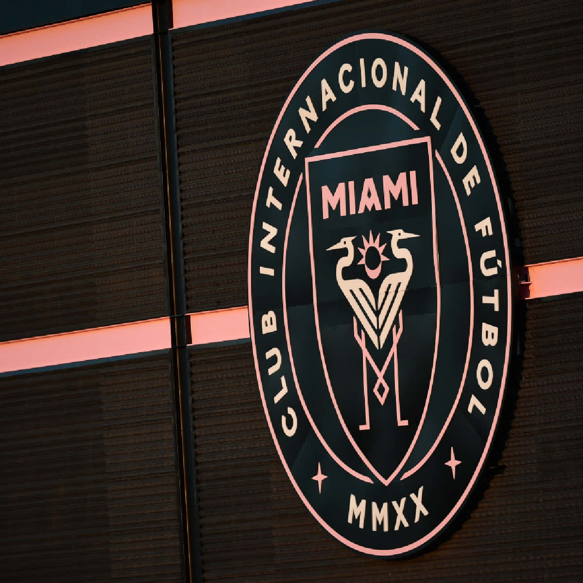 Logotipooficial Del Inter De Miami Fc Visto Desde El Ángulo Lateral Fondo de pantalla