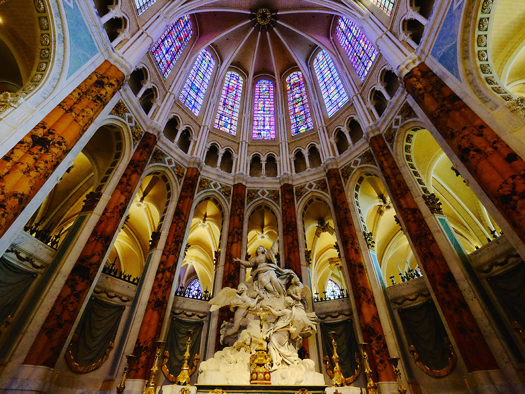 Interiorde La Catedral De Chartres Fondo de pantalla