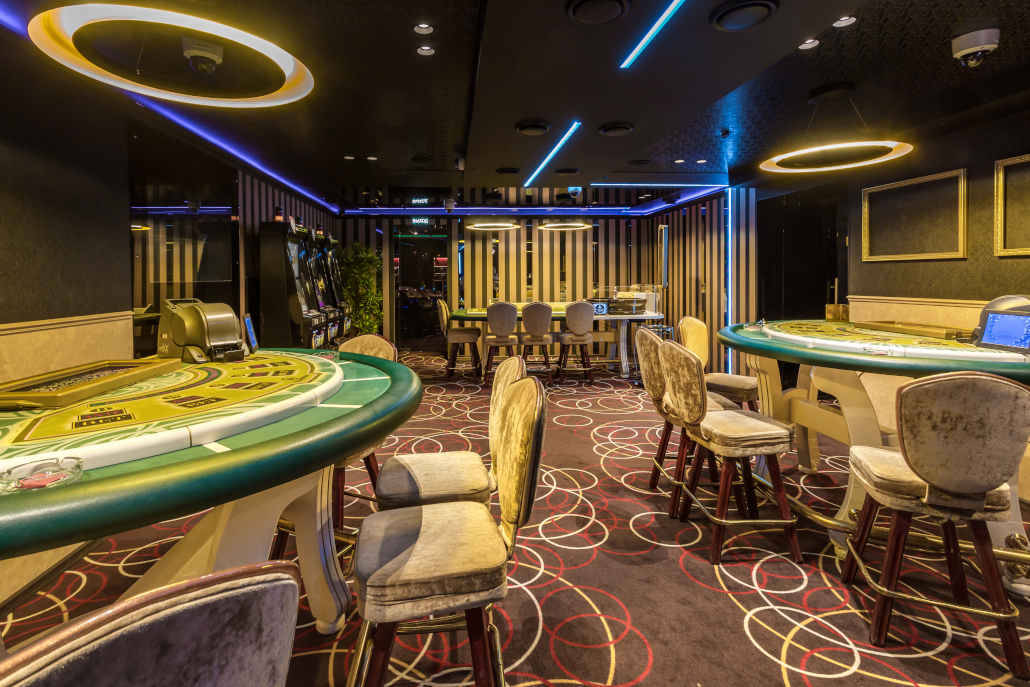 Interiorde Un Exclusivo Casino De Lujo Con Mesas De Baccarat Y Poker Vip. Fondo de pantalla