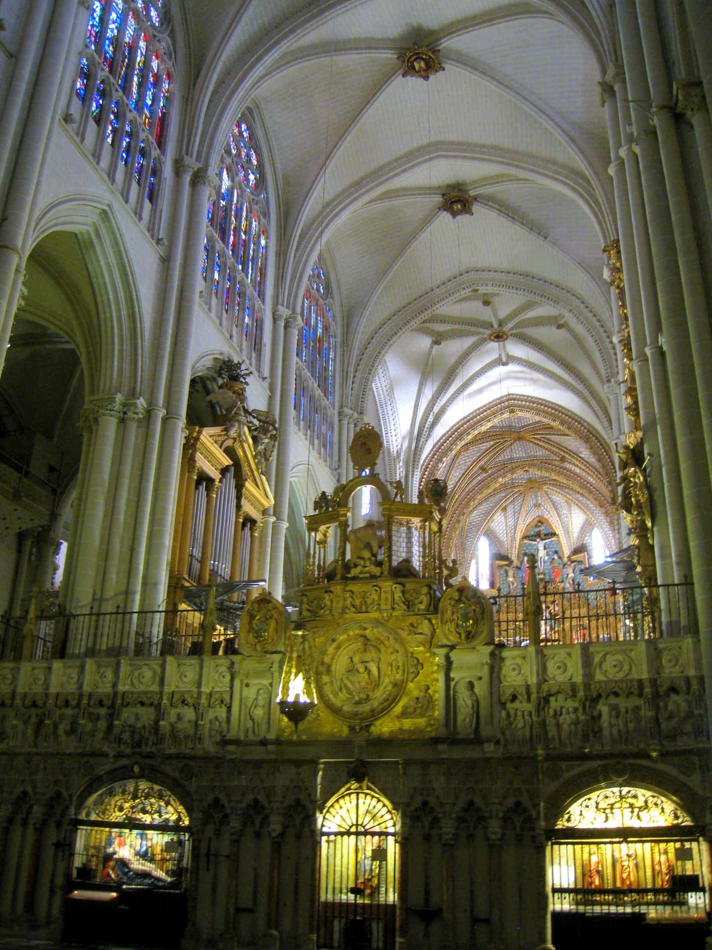 Innenraumder Kathedrale Von Toledo Auf Dem Handy Wallpaper