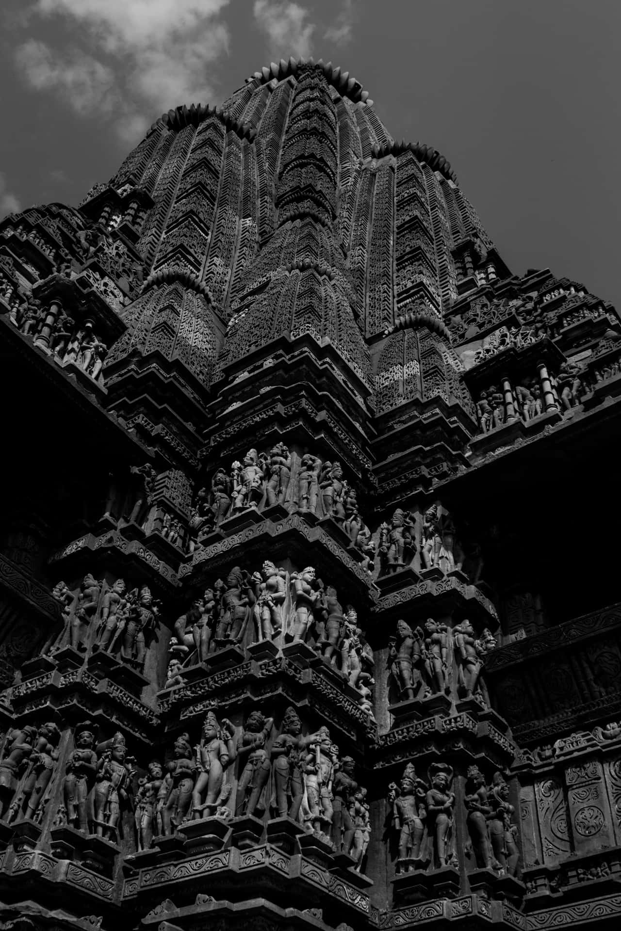 Intricate Building With Statues [wallpaper] Wallpaper