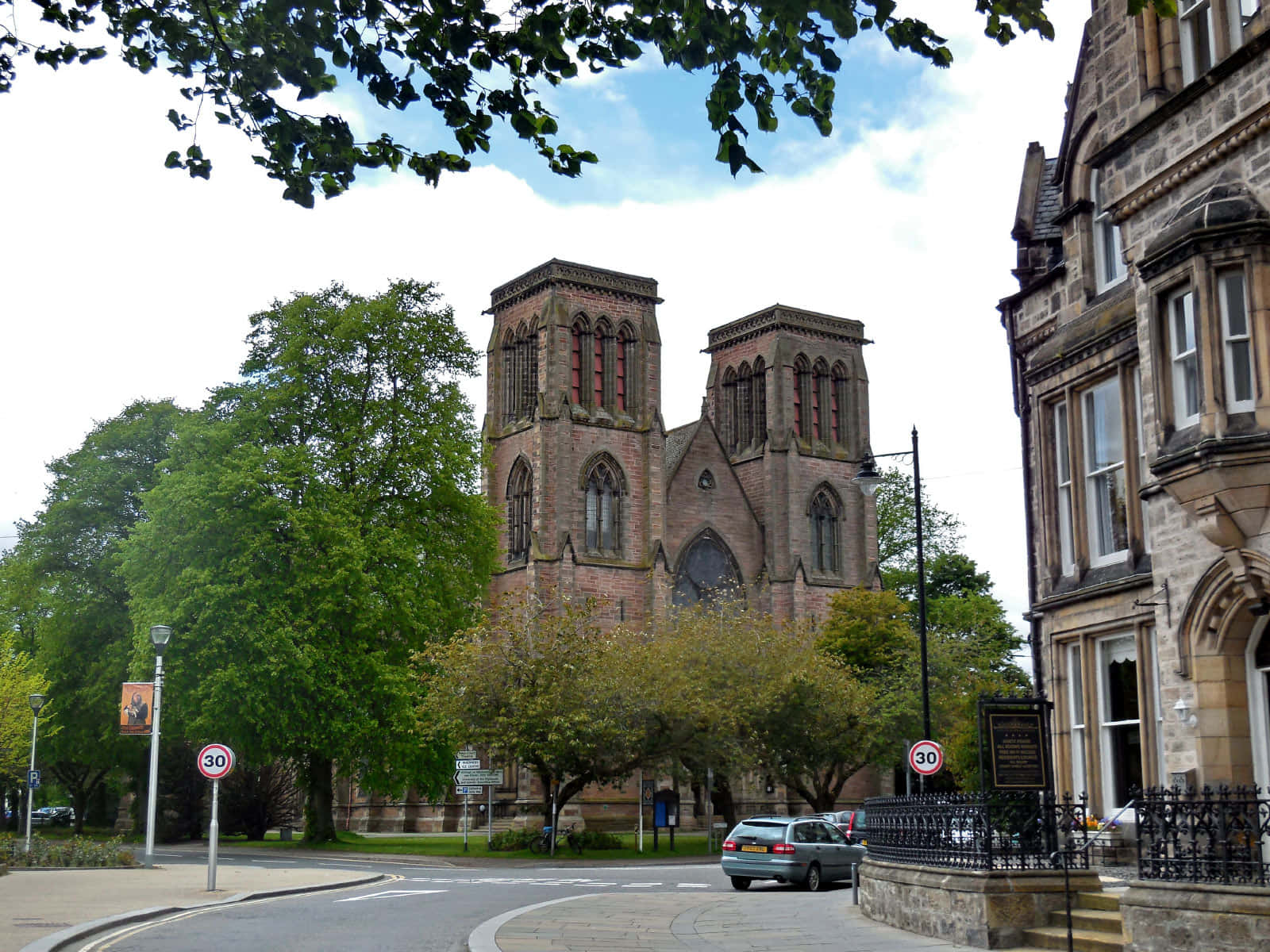 Inverness Street Viewwith Historic Church Wallpaper