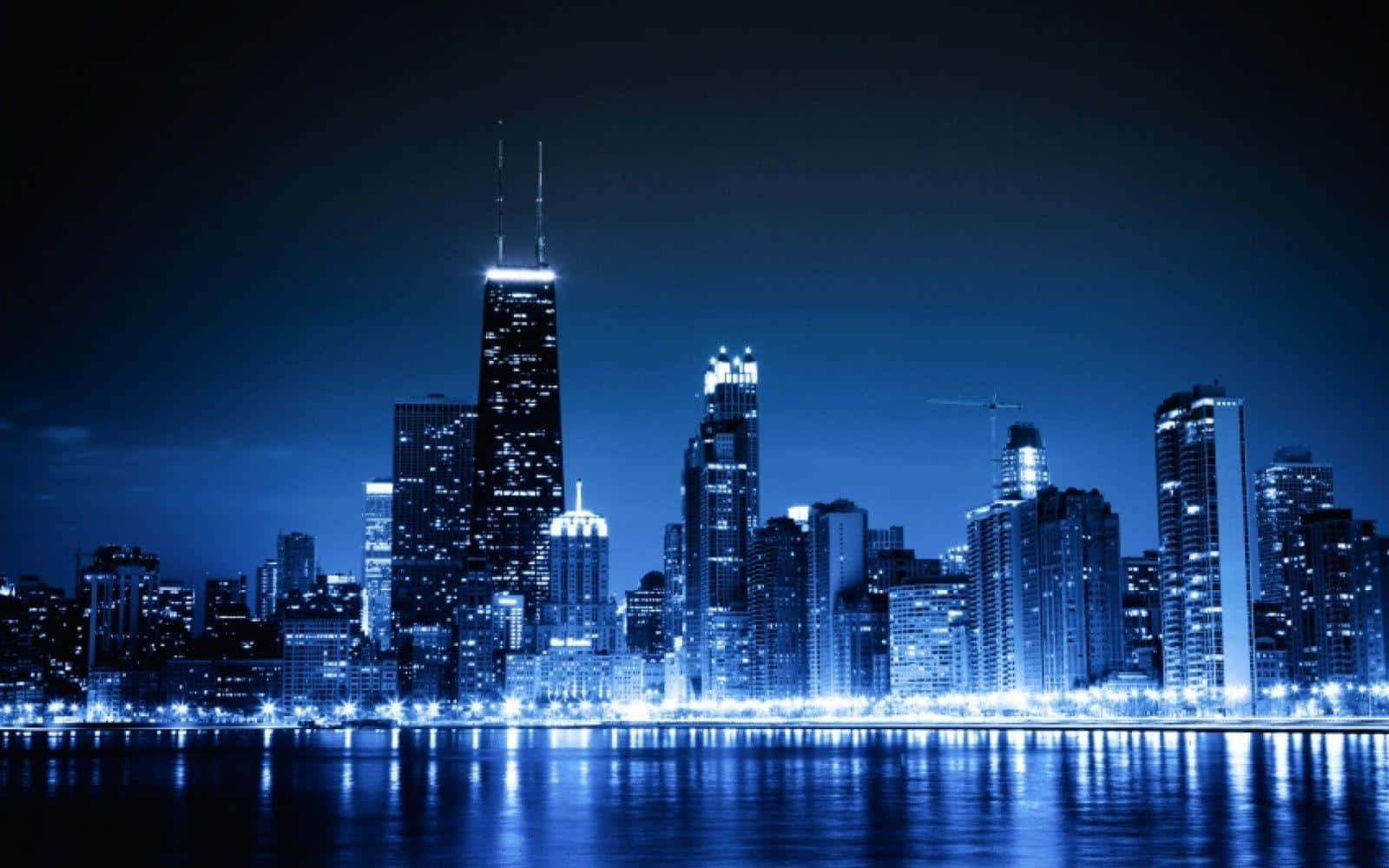 Chicagoskyline Bei Nacht Mit Blauen Lichtern.