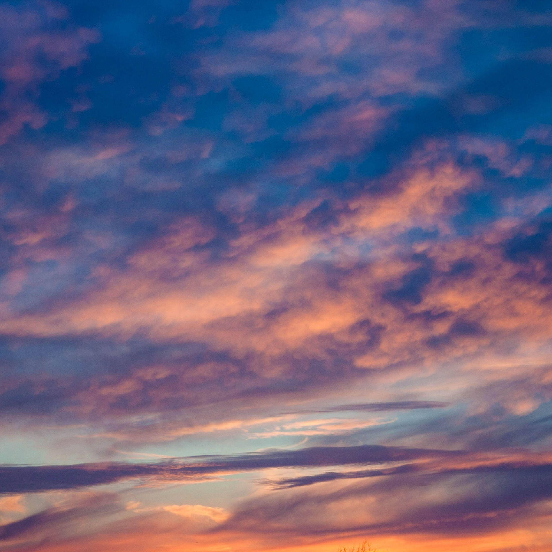 Ipadpro Wolkenverhangener Himmel Während Des Sonnenuntergangs Wallpaper