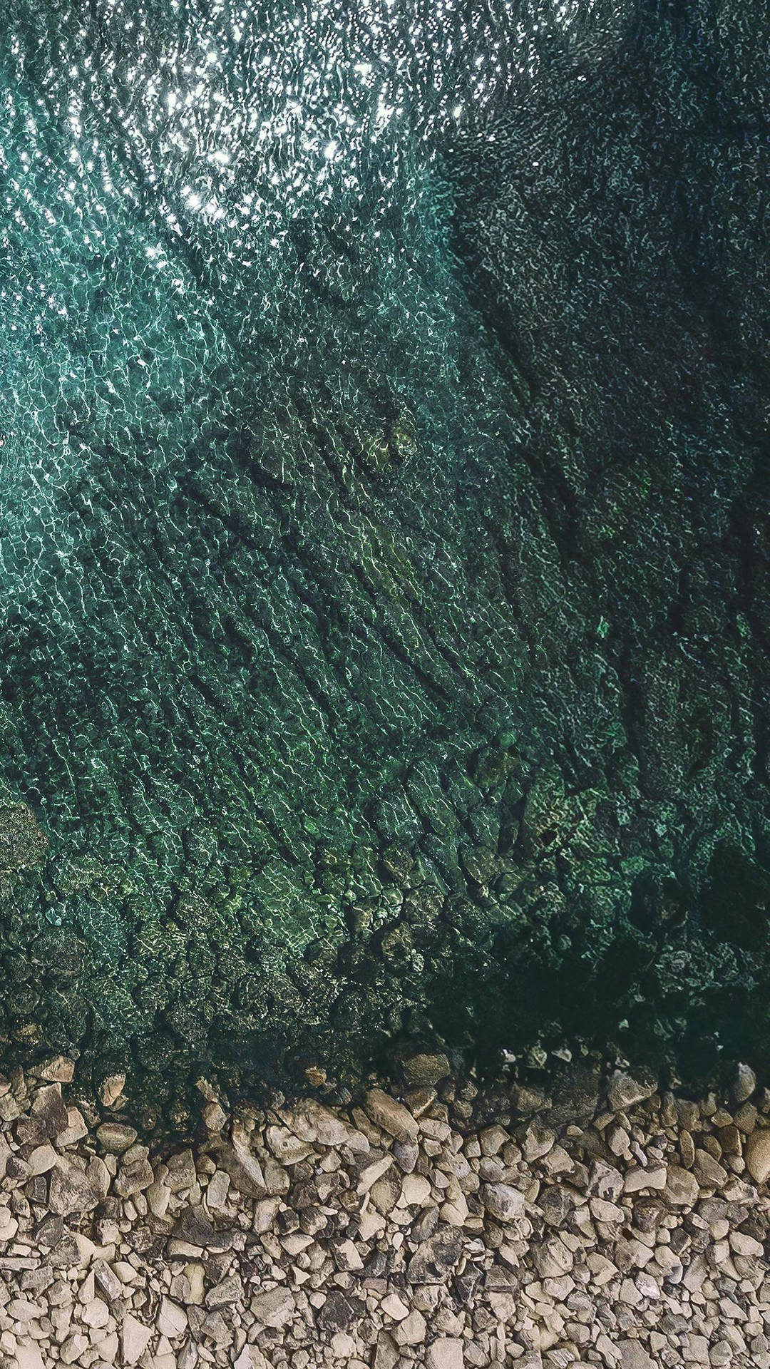 Ipadpro Wasser In Der Nähe Einer Felsigen Küste Wallpaper