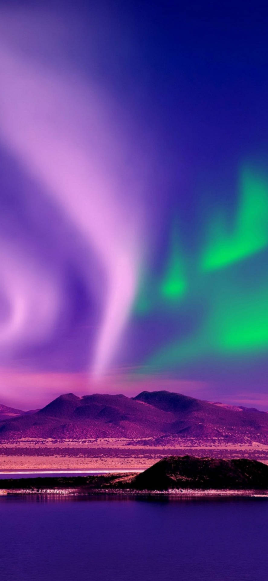 IPhone 13 Pro Max Northern Lights Wallpaper