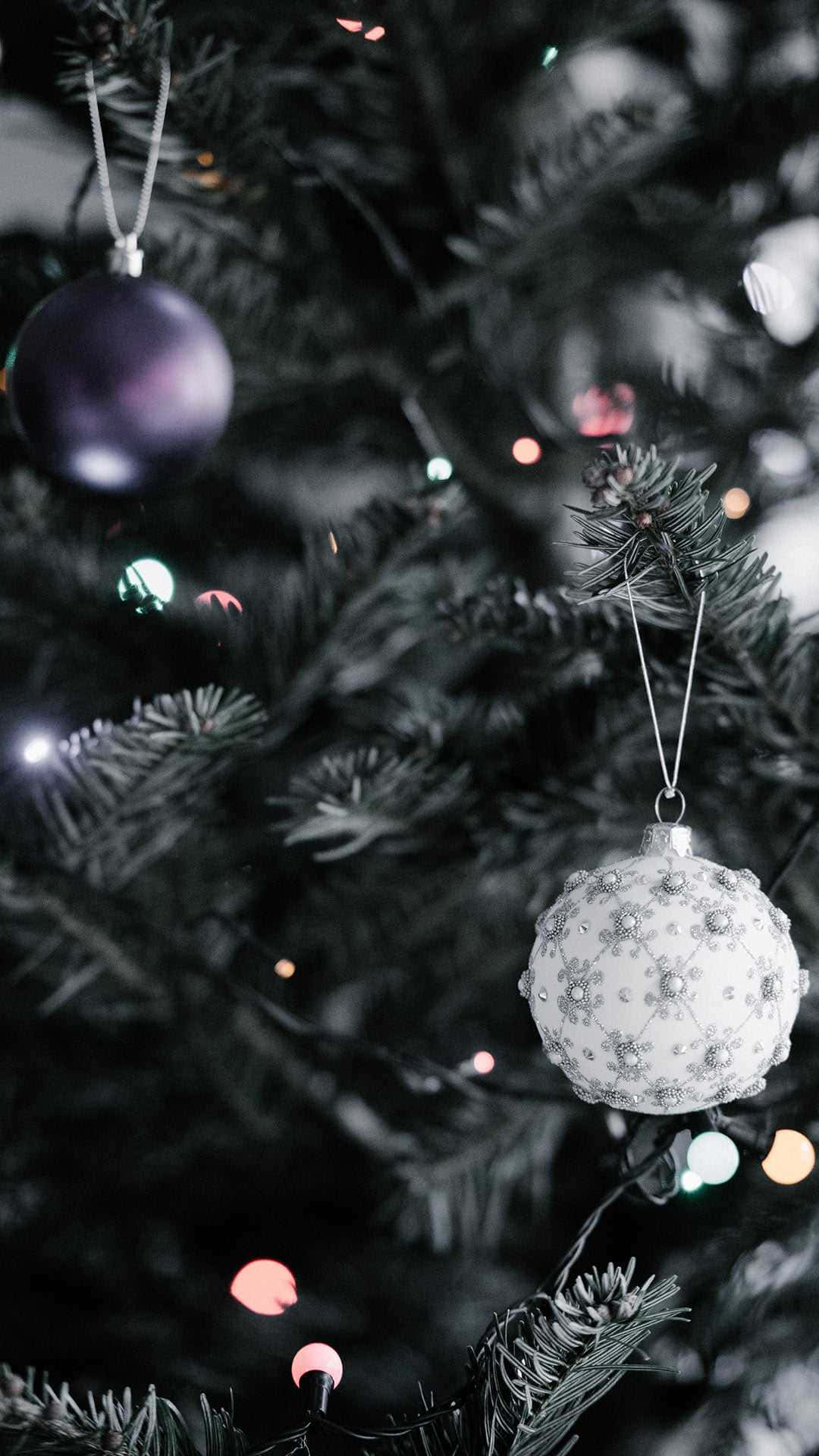 Iphone Christmas Aesthetic Baubles Close Up Wallpaper