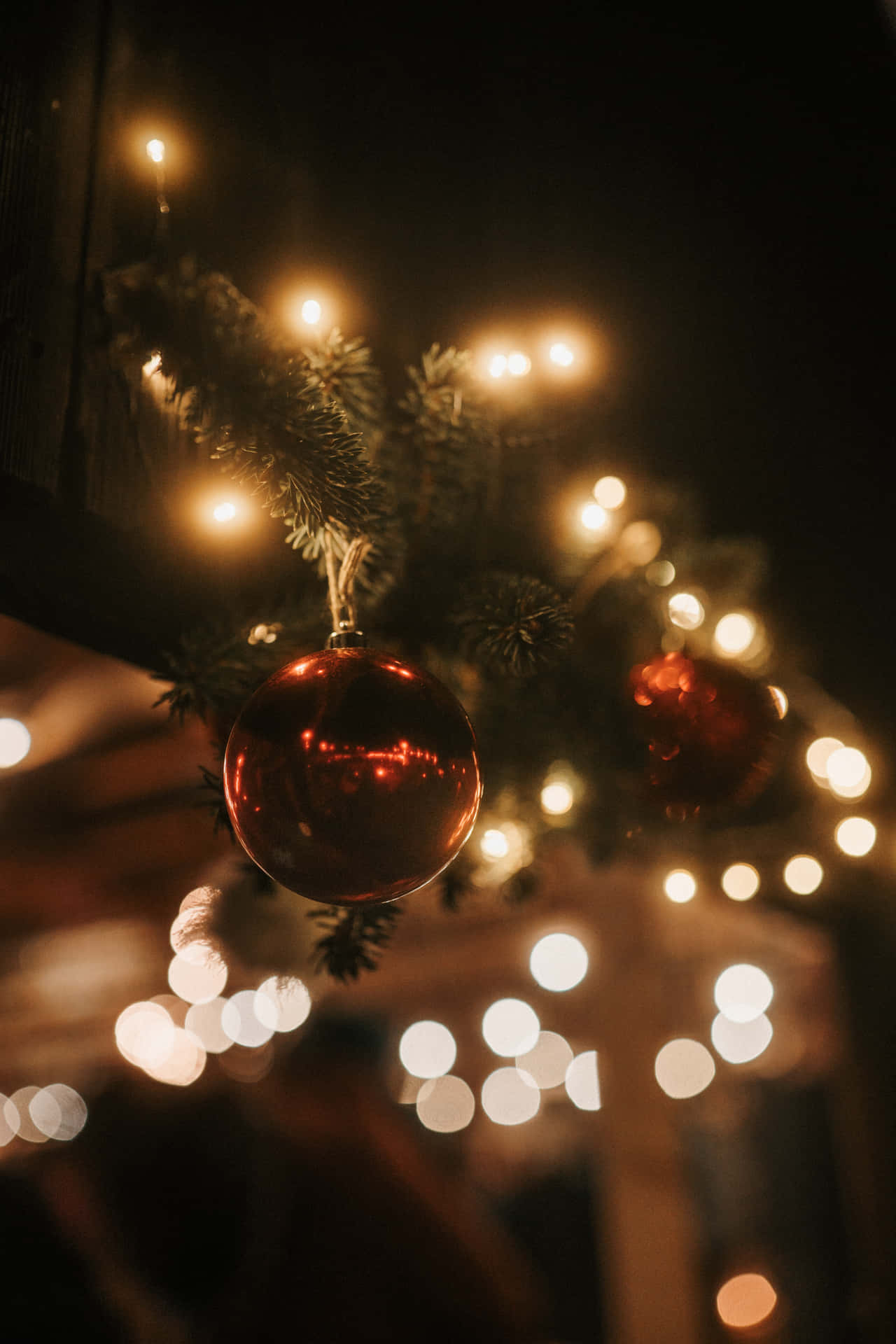 Iphone Christmas Aesthetic Red Ball Lights Wallpaper