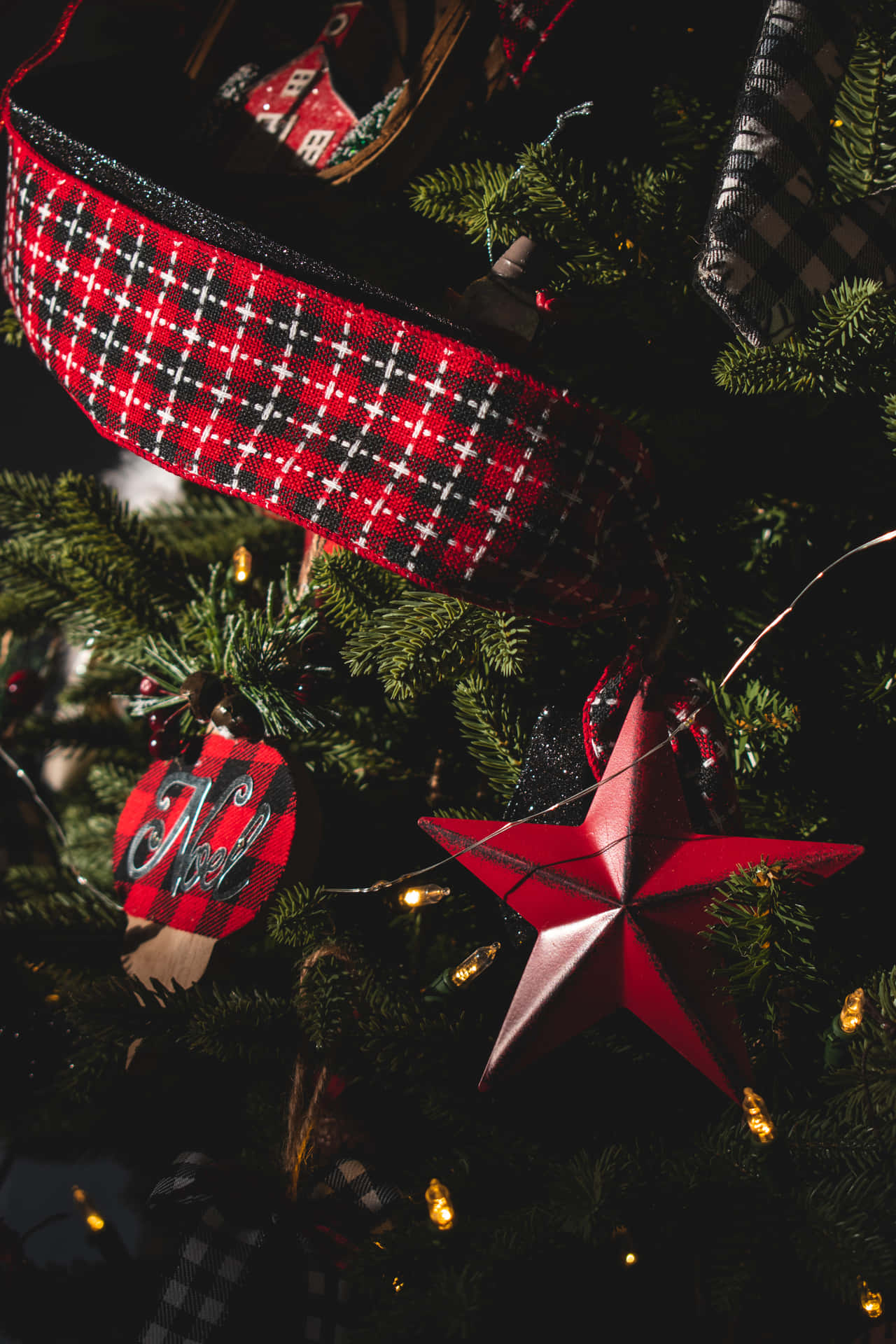 Iphone Christmas Aesthetic Red Plaid Wallpaper