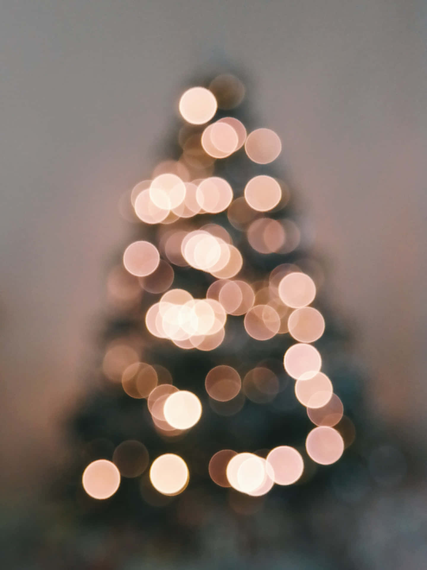 Iphone Christmas Aesthetic Tree Bokeh Lights Wallpaper
