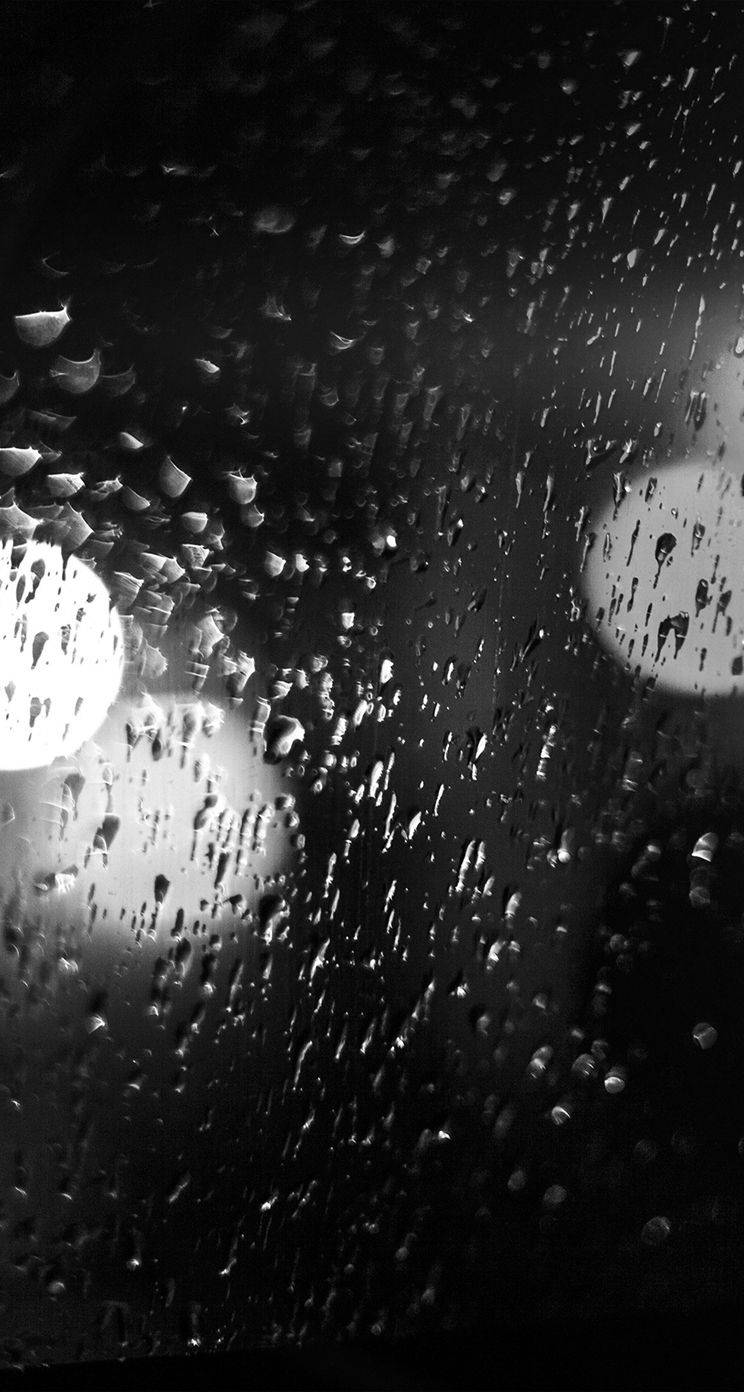 Gå tabt i skønheden af ​​en iPhone regn dag. Wallpaper