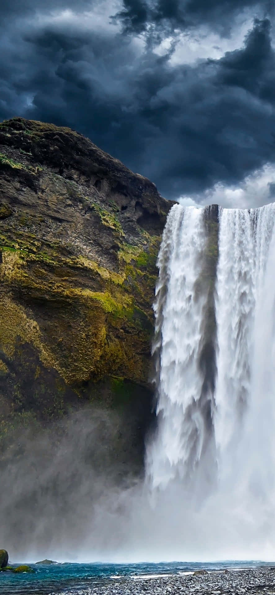 Enjoy the beauty of nature with this gorgeous iphone waterfall! Wallpaper