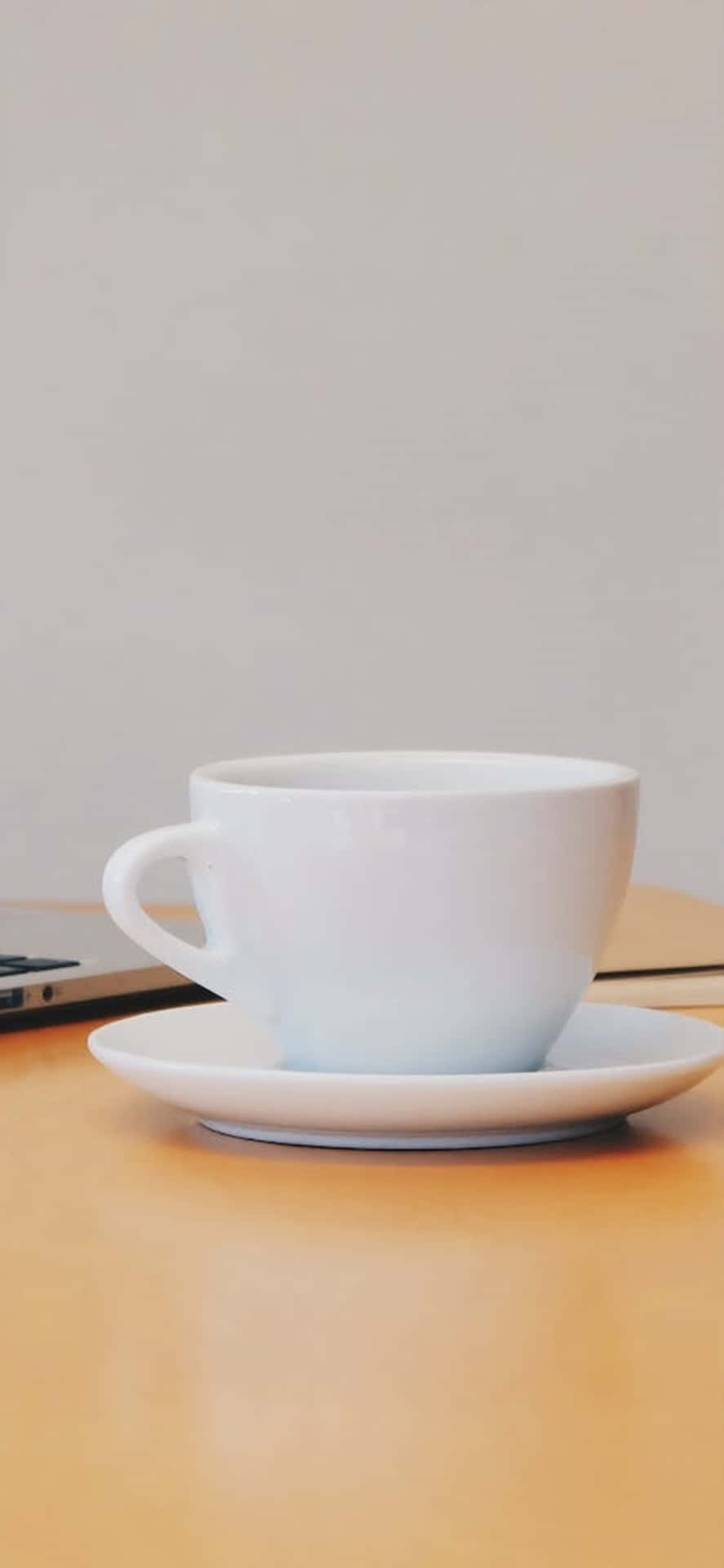 Iphonex-skrivbordsbakgrund Med Vit Kaffekopp.