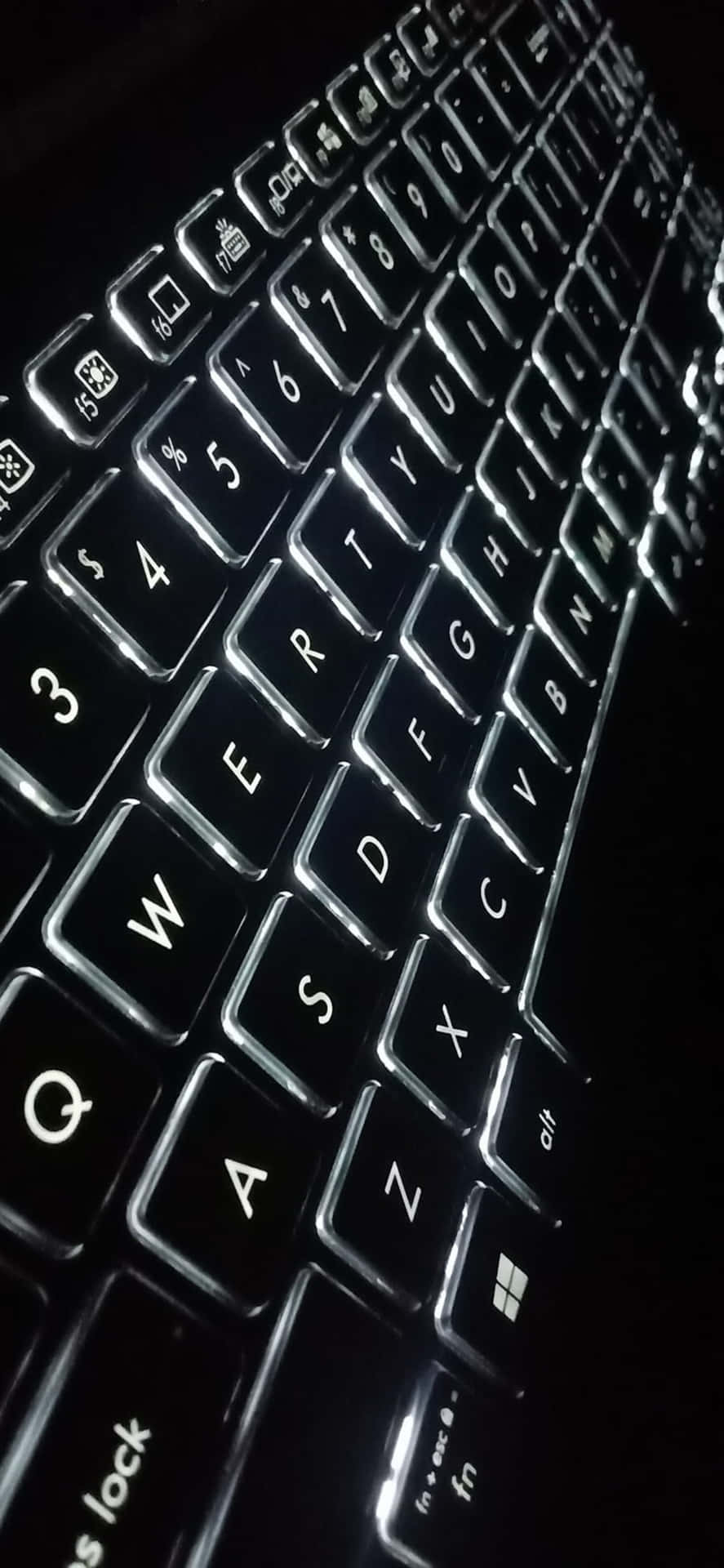 Einenahaufnahme Einer Tastatur Im Dunkeln
