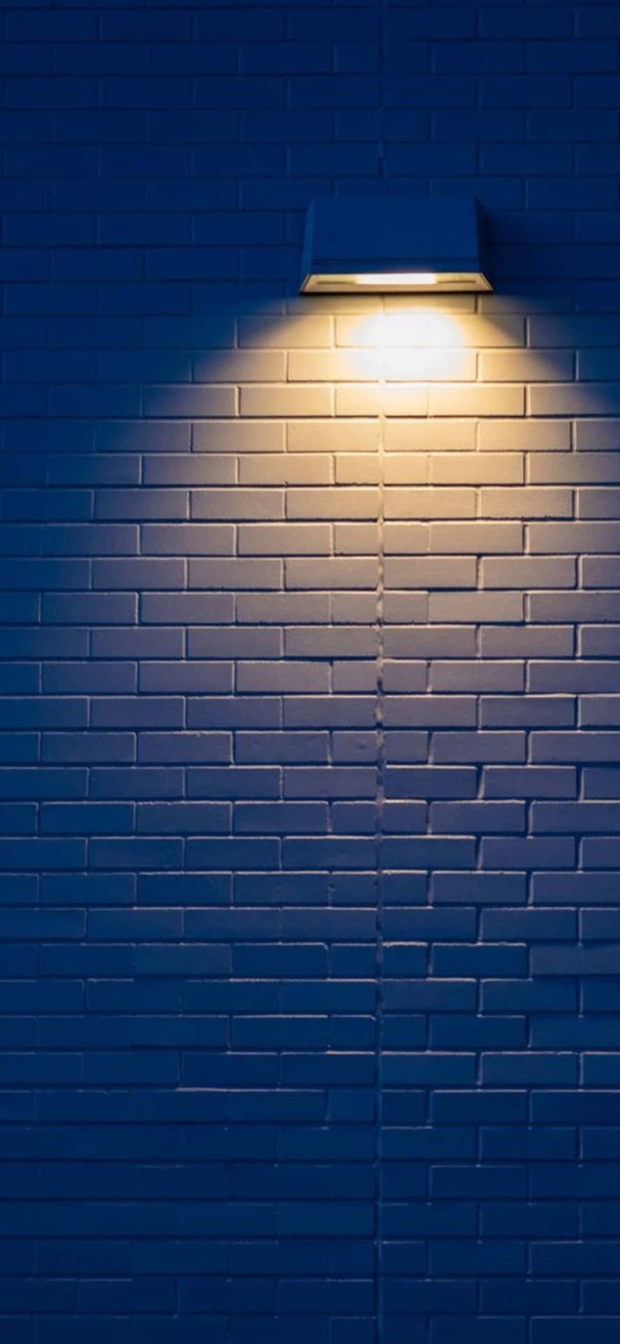 Sfondominimalista Per Iphone X Con Una Lampada Su Un Muro Di Mattoni.