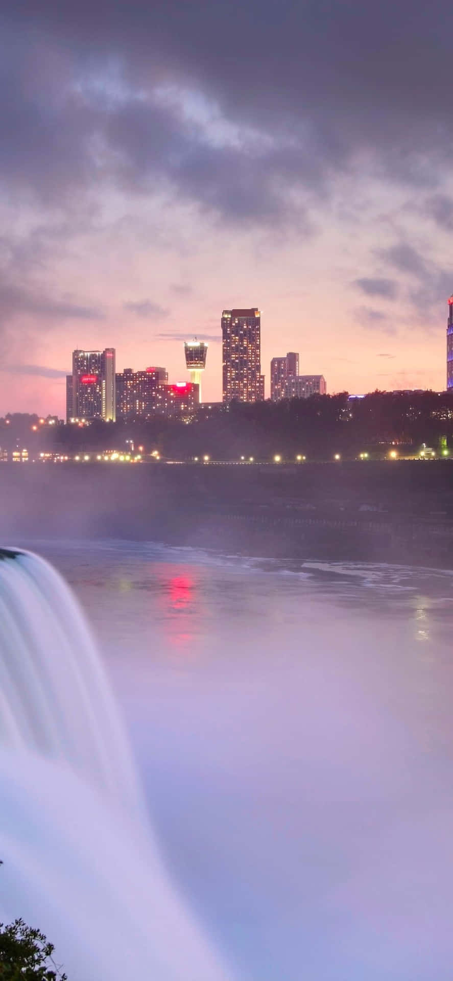 Iphonex Bakgrundsbild Med Niagara Falls Och Byggnader.