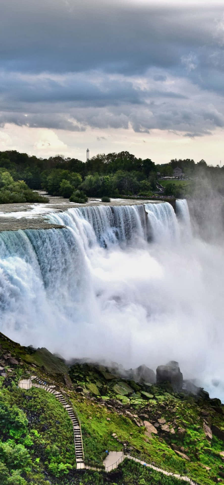 Iphonex Bakgrundsbild Av Molnig Himmel Över Niagarafallen.
