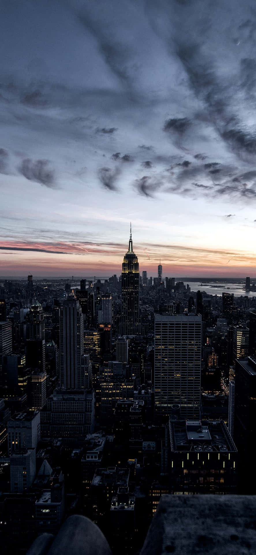 Iphonex Hintergrundbild Von New York City Bei Abenddämmerung.