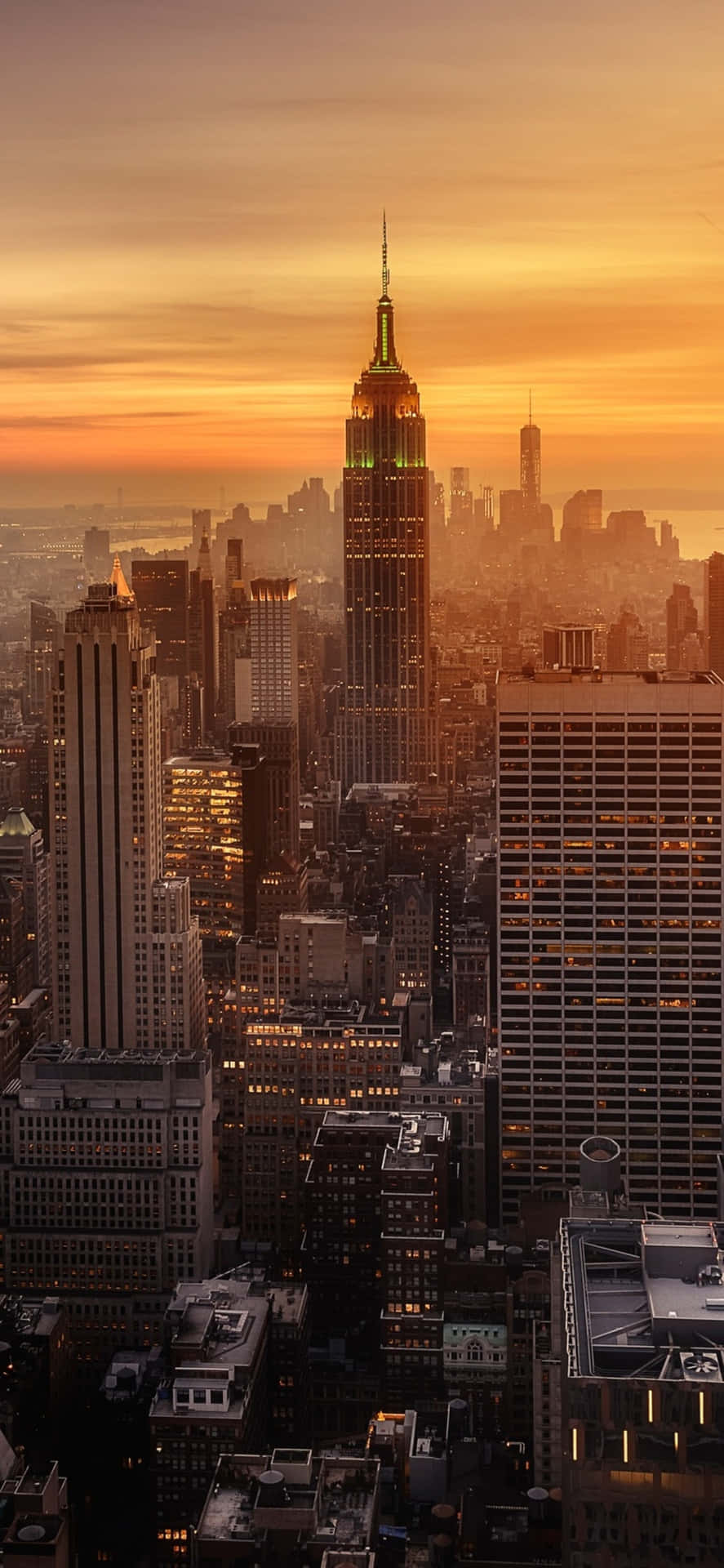 Fondode Pantalla Del Iphone X De La Ciudad De Nueva York Con El Empire State Building Al Atardecer.
