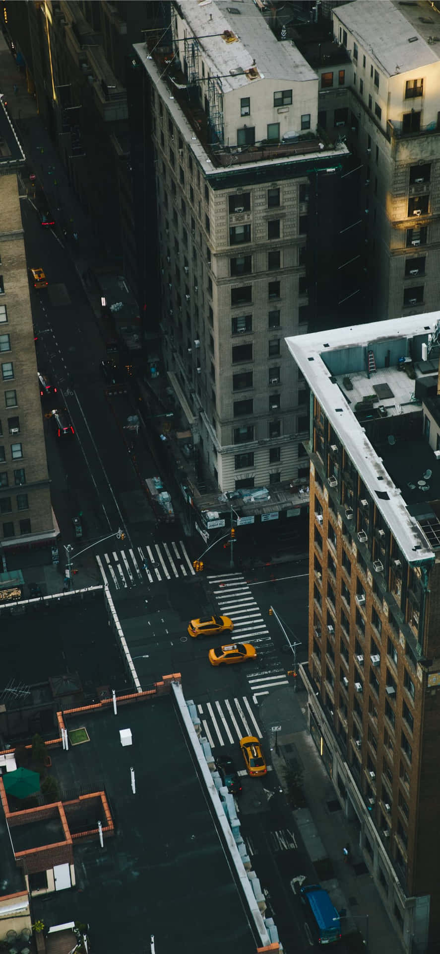 Fundode Tela Do Iphone X Com A Cena De Uma Rua De Táxi Na Cidade De Nova York.