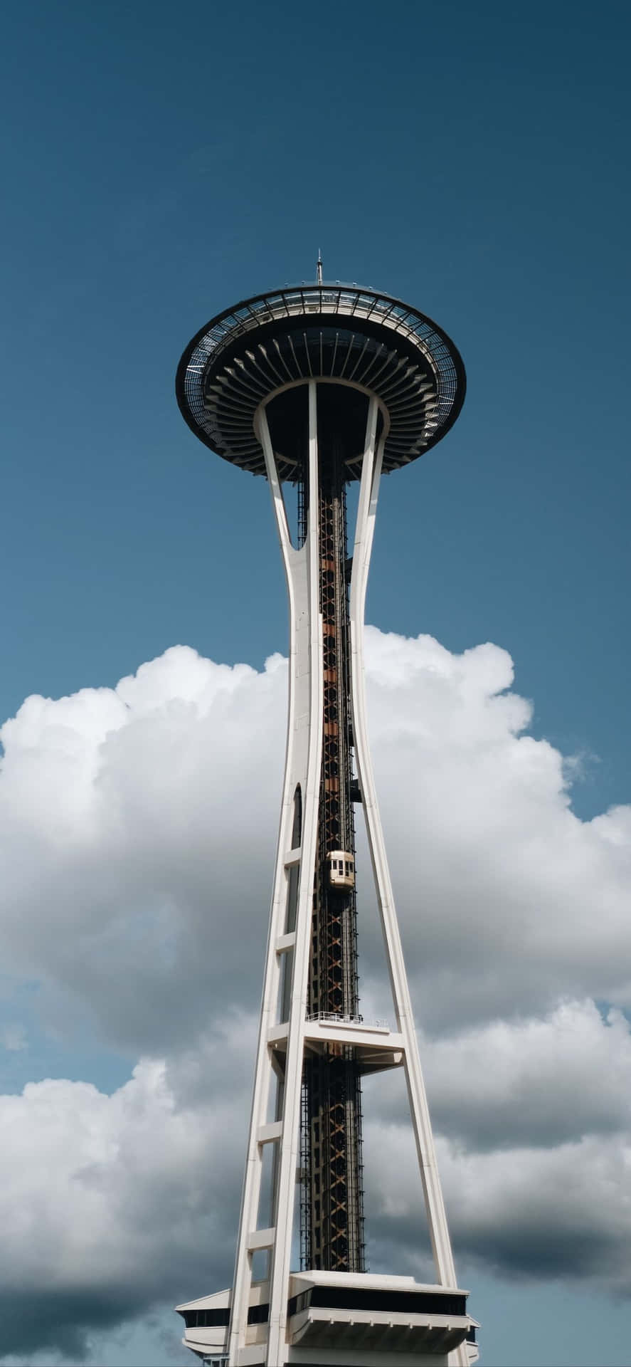 Njuterav Utsikten Över Seattle Bakom En Iphone X.