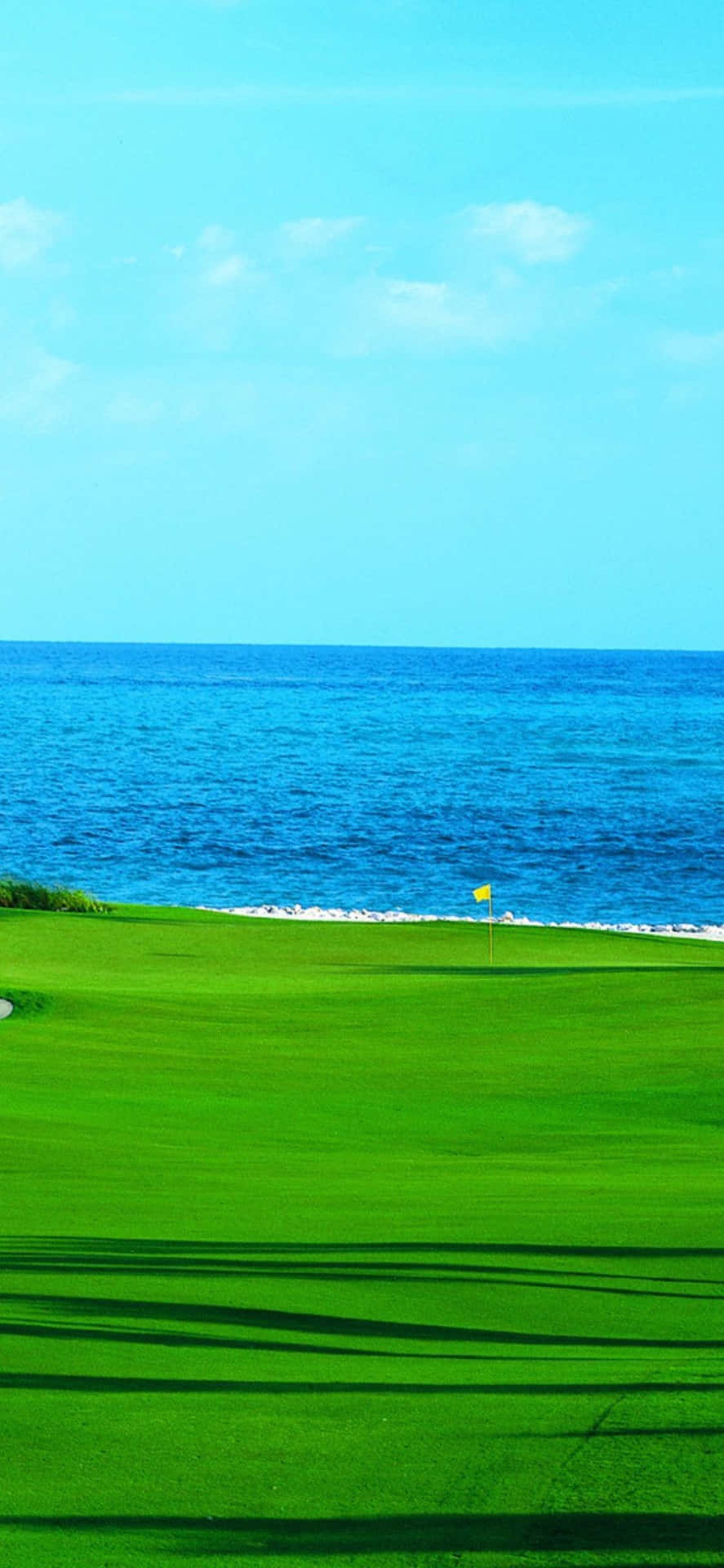 Iphone Xs Golf Background Next To Sea Background