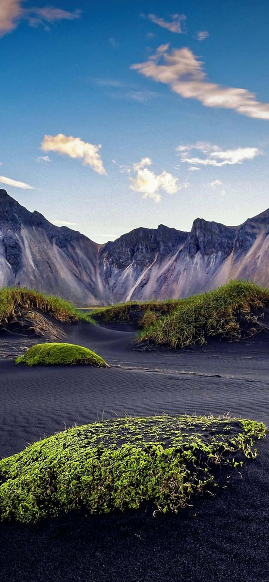 Fundode Tela Em Cinza Com Montanhas Para Iphone Xs Max Da Apple.