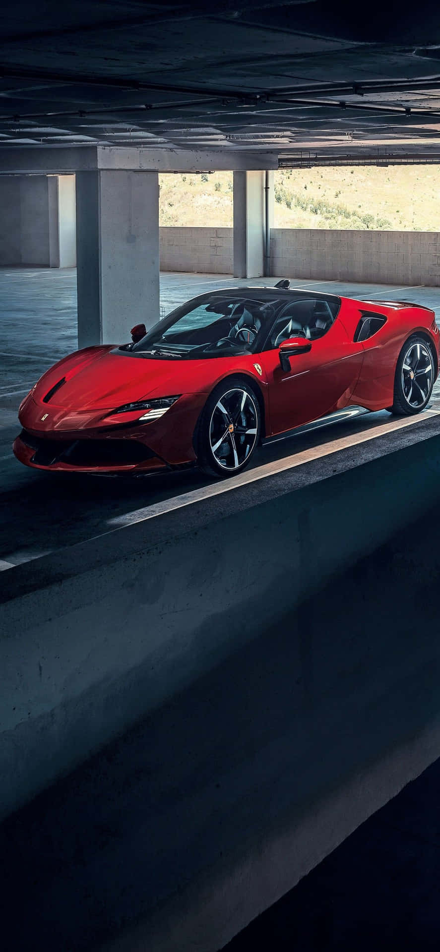 Fondode Pantalla Para Iphone Xs Max Con Ferrari En Color Rojo Sf90 Stradale Estacionado En Un Estacionamiento.