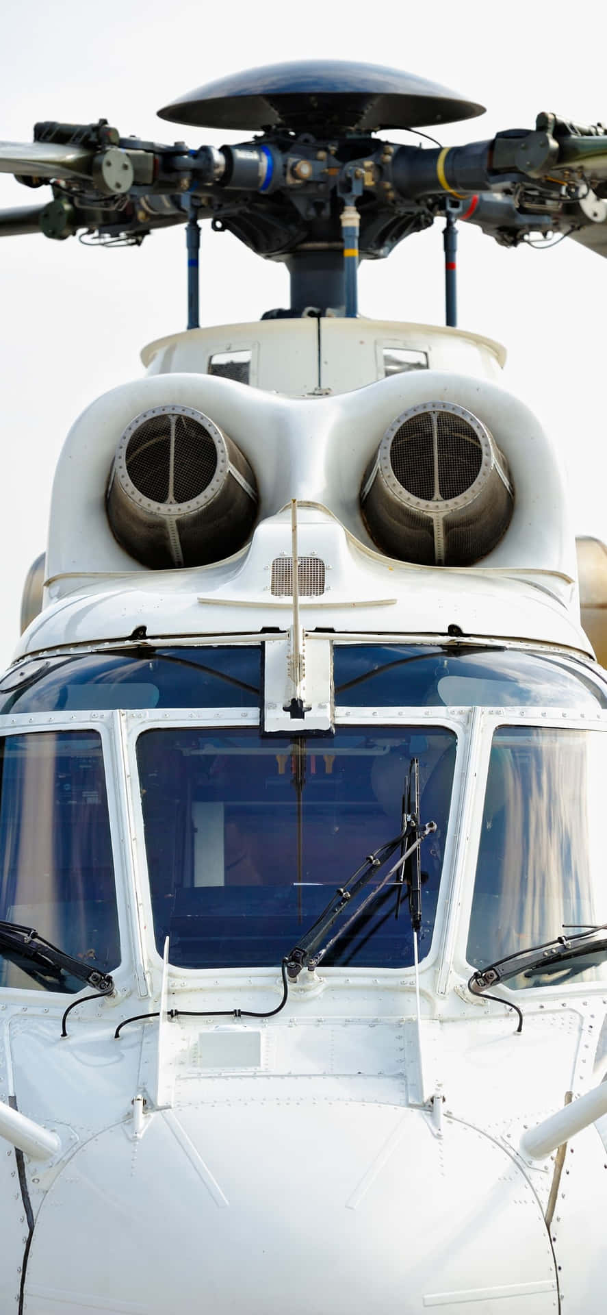 Bildljust Färgade Helikoptrar Mot En Blå Himmelbakgrund På En Iphone Xs Max.