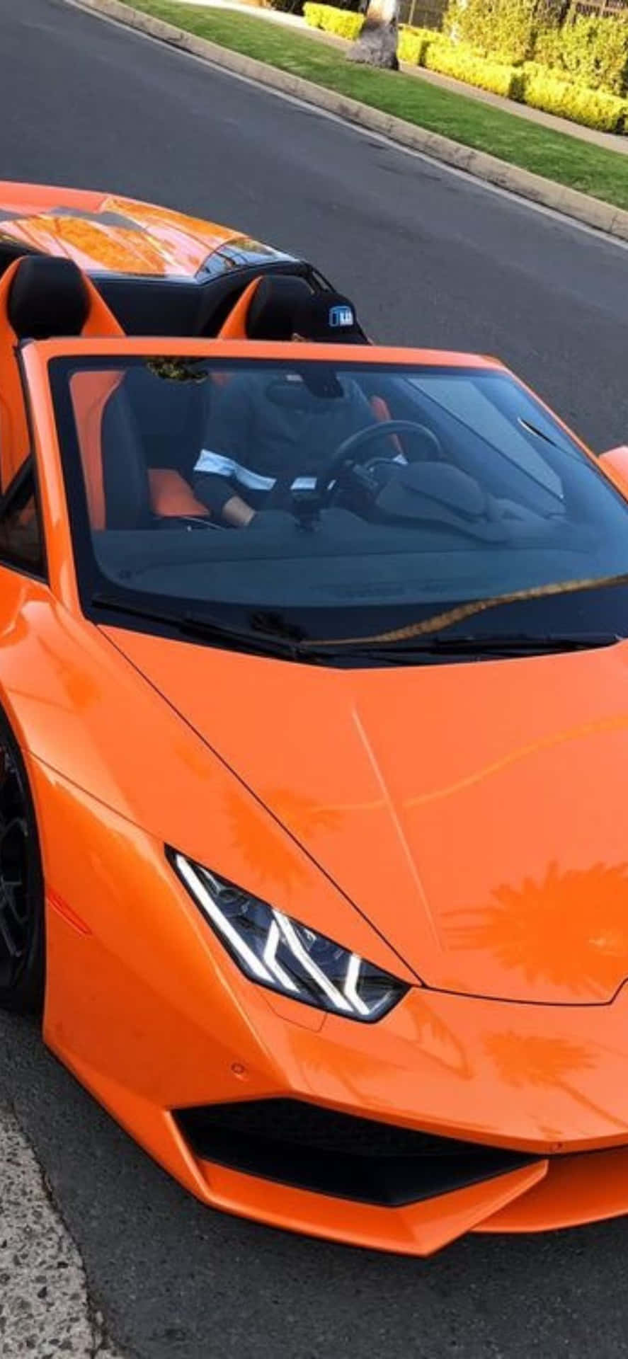 Iphonexs Max Lamborghini Huracan Orange Bilbakgrund.