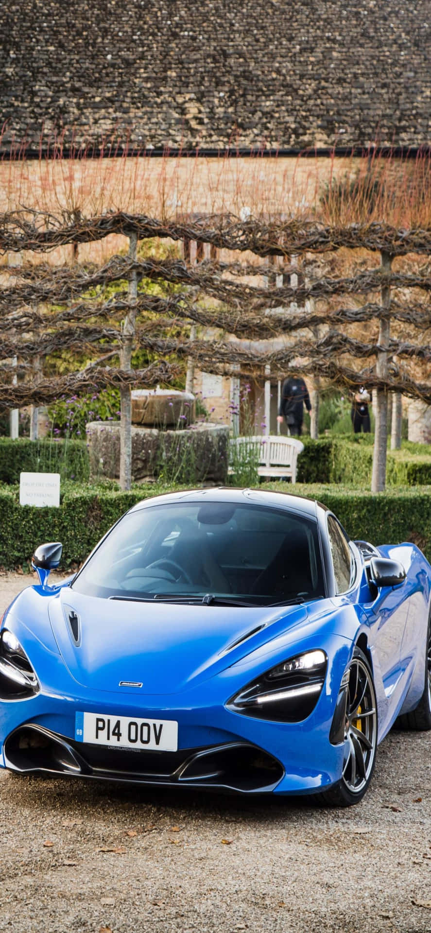 The Luxurious Combination of an Iphone Xs and a McLaren 720s
