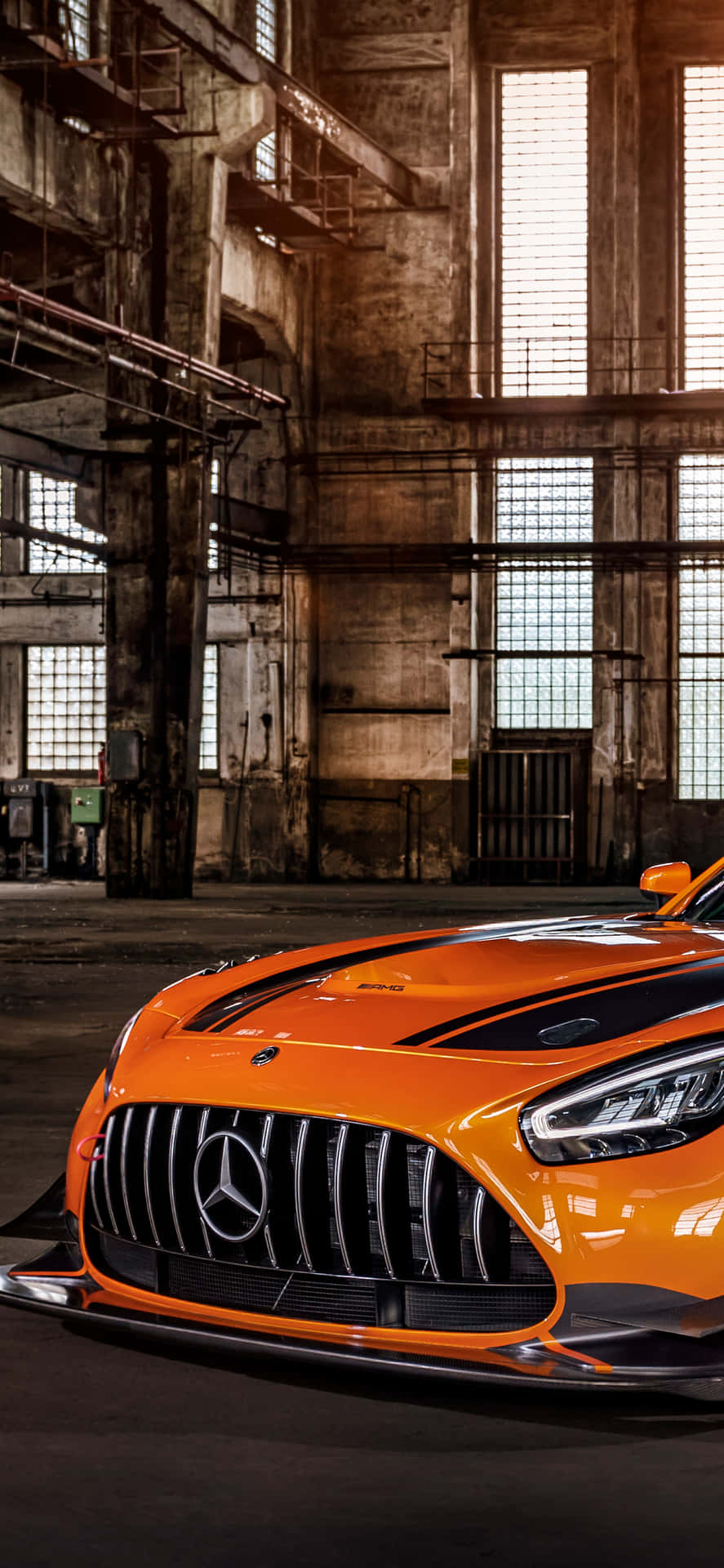 Orange Iphone Xs Mercedes Amg Baggrund I Gamle Fabrik