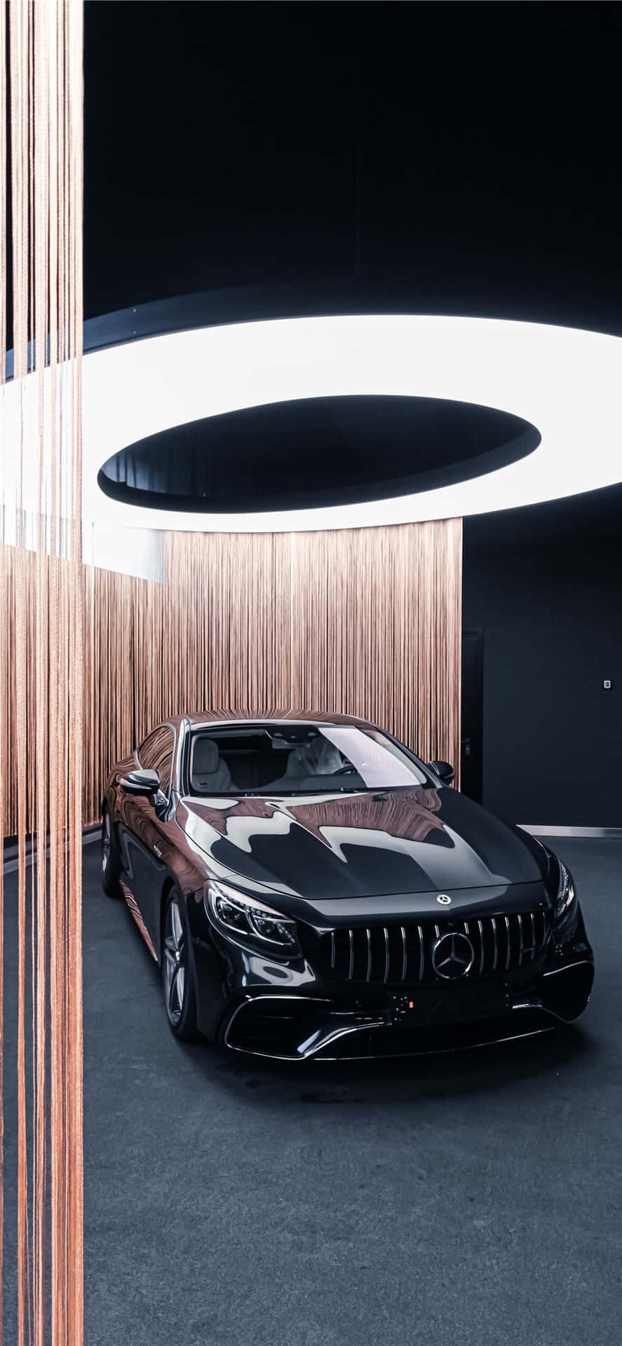 Blackiphone Xs Mercedes Amg Hintergrund Im Showroom Anzeigen.