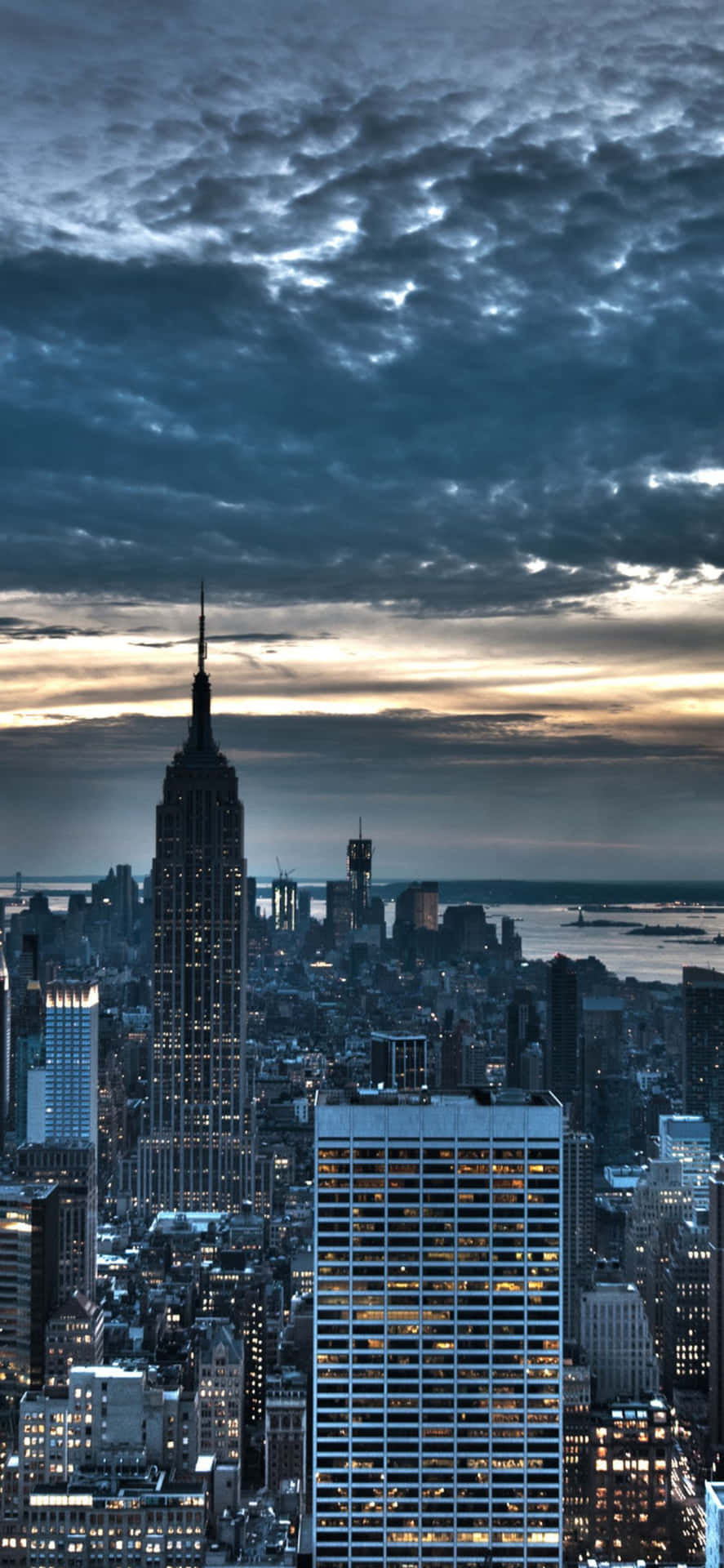 Prächtigeund Majestätische Nächtliche Skyline Von New York City Auf Einem Iphone Xs.