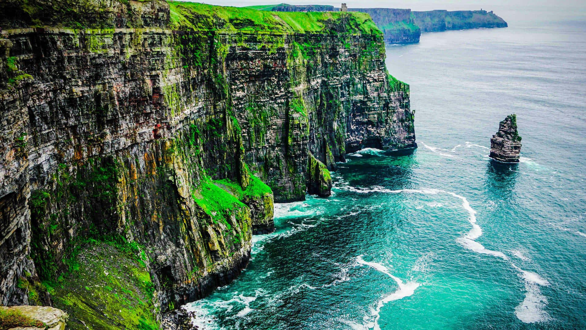 Inviterende naturlige udsigter til den irske kystlinje Wallpaper