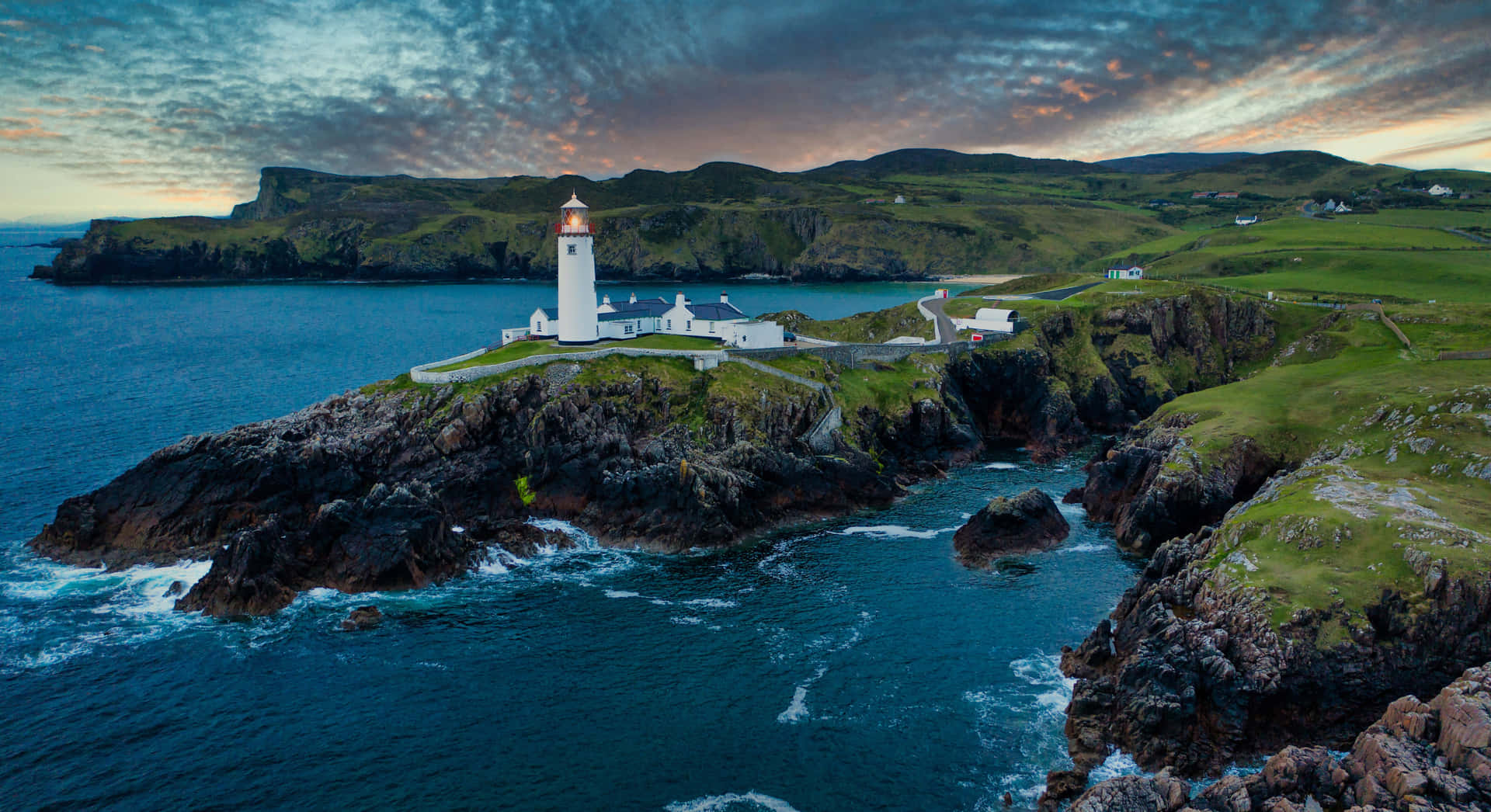 Lighthouse In Cliff Ireland Desktop Wallpaper