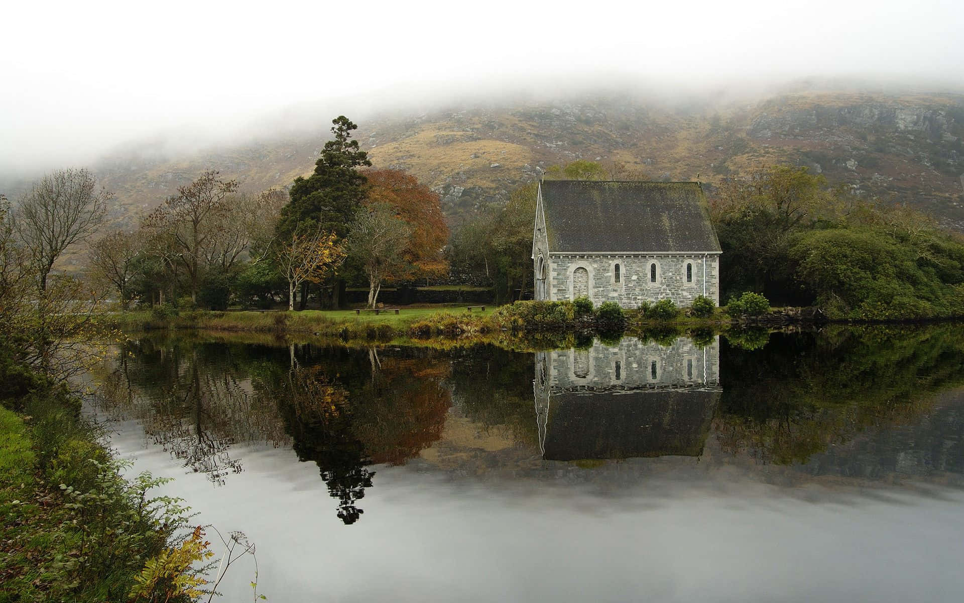 Casajunto Al Lago En Irlanda Para Escritorio Fondo de pantalla