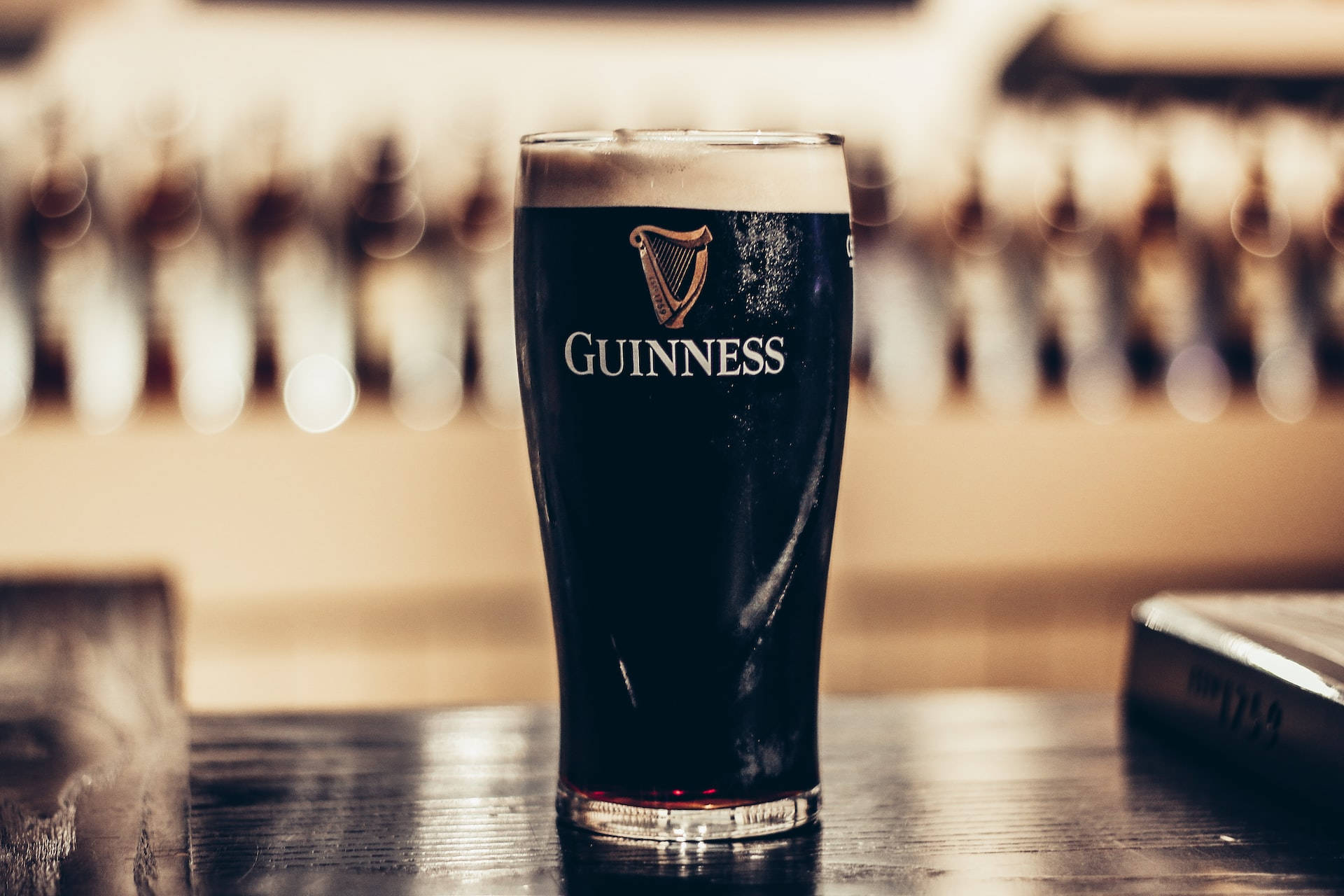 Irishdry Stout Guinness - Taburete Del Bar Fondo de pantalla