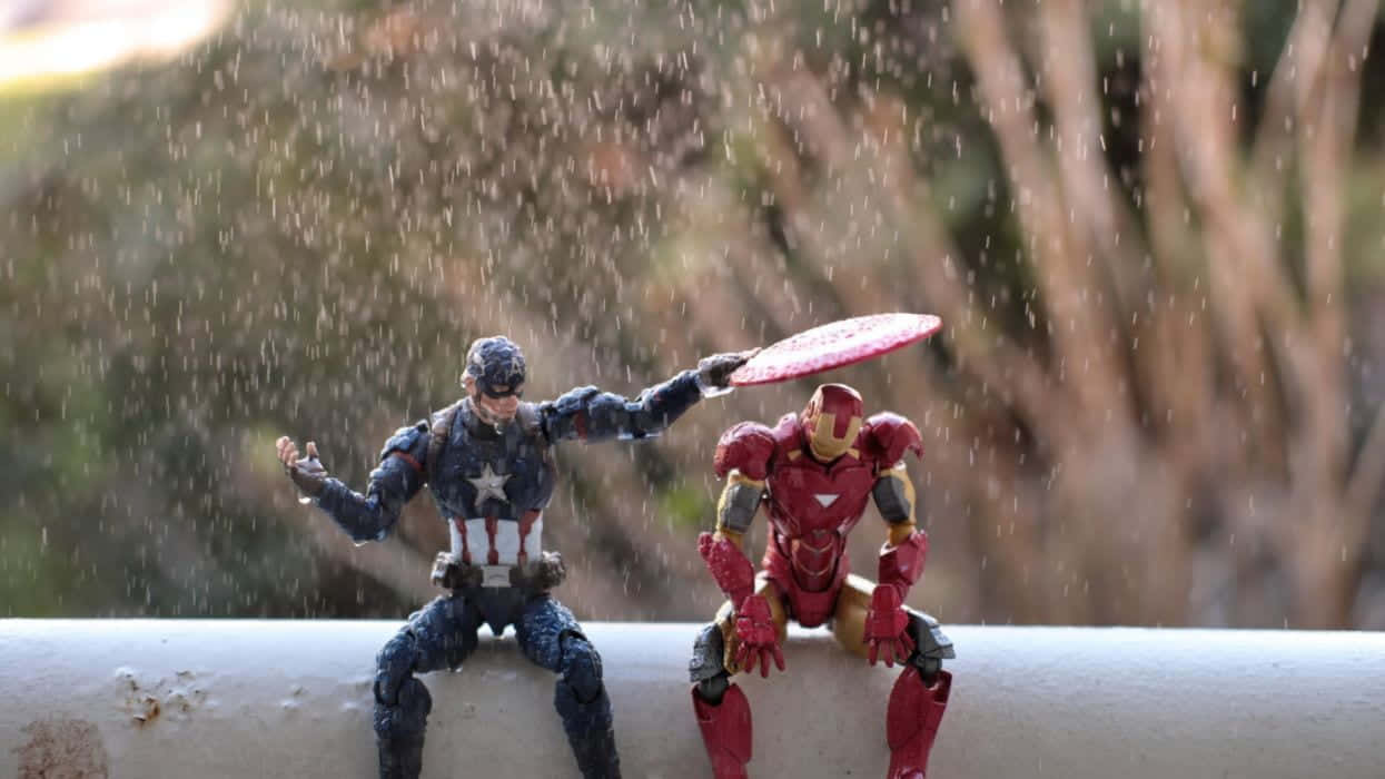 Eligeentre Las Diferentes Figuras De Acción De Iron Man Para Completar Tu Colección. Fondo de pantalla