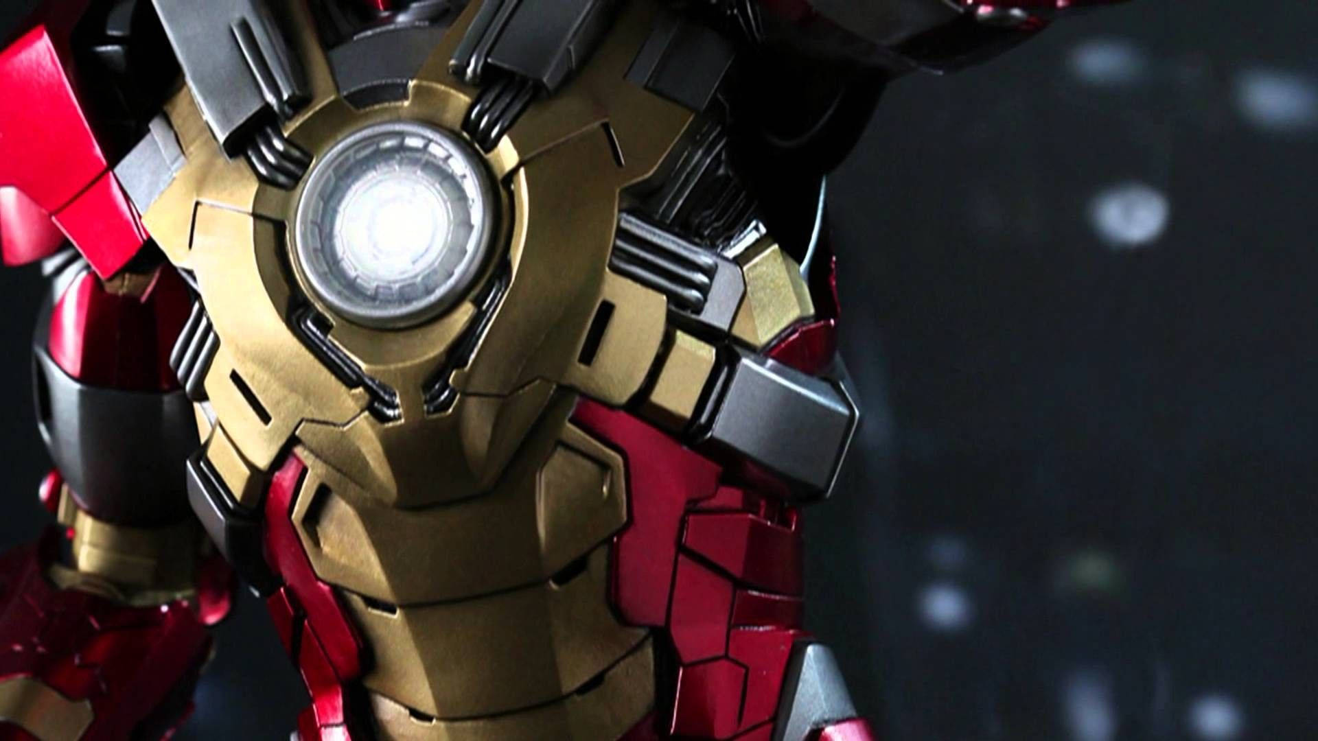 Iron Man Mark 3 klæder sig på med ark-reaktor, der driver dragten Wallpaper