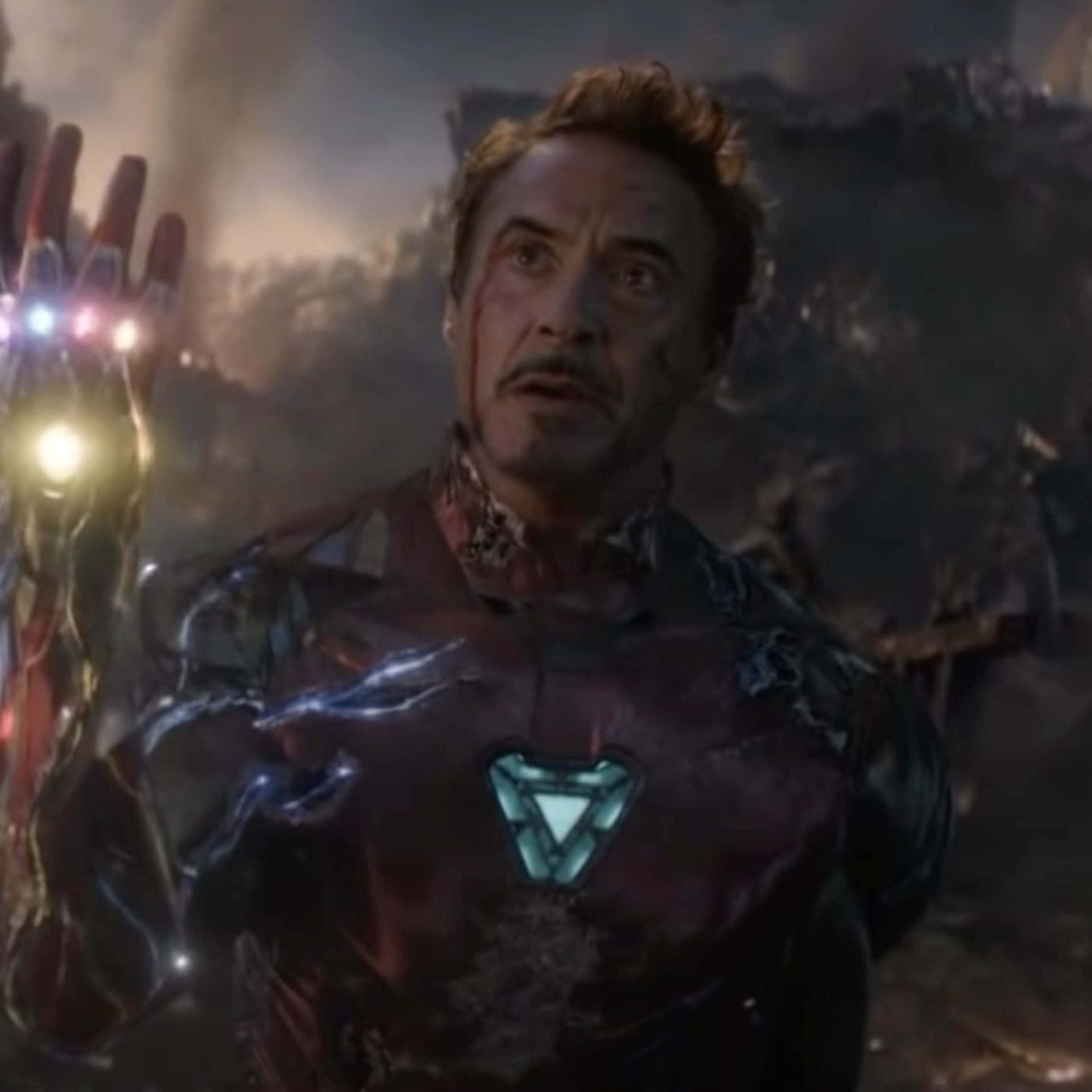 Immaginedi Iron Man Con Il Guanto Dell'infinito