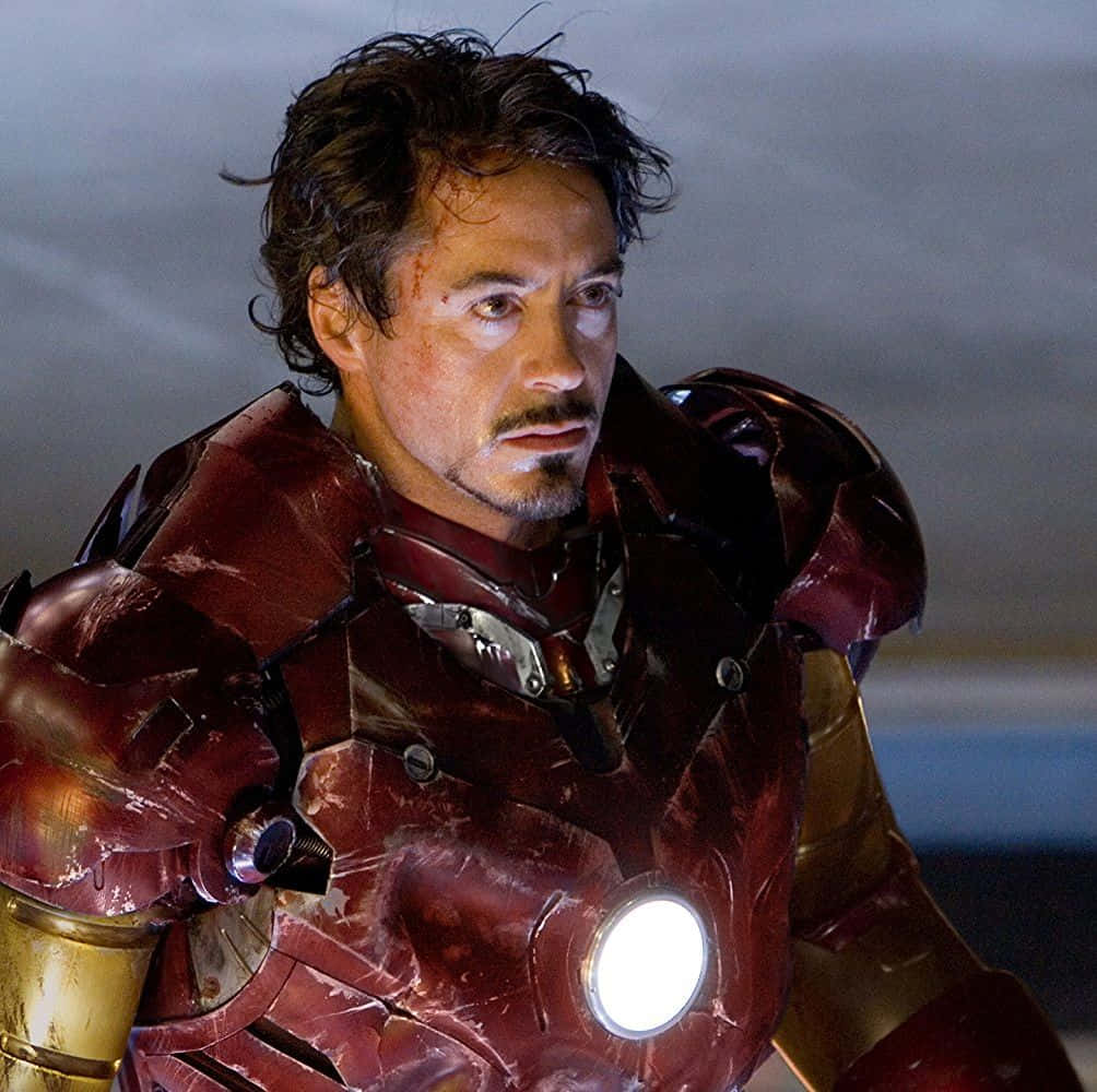 Immaginedi Iron Man Con Robert Downey Jr E Capelli Disordinati.