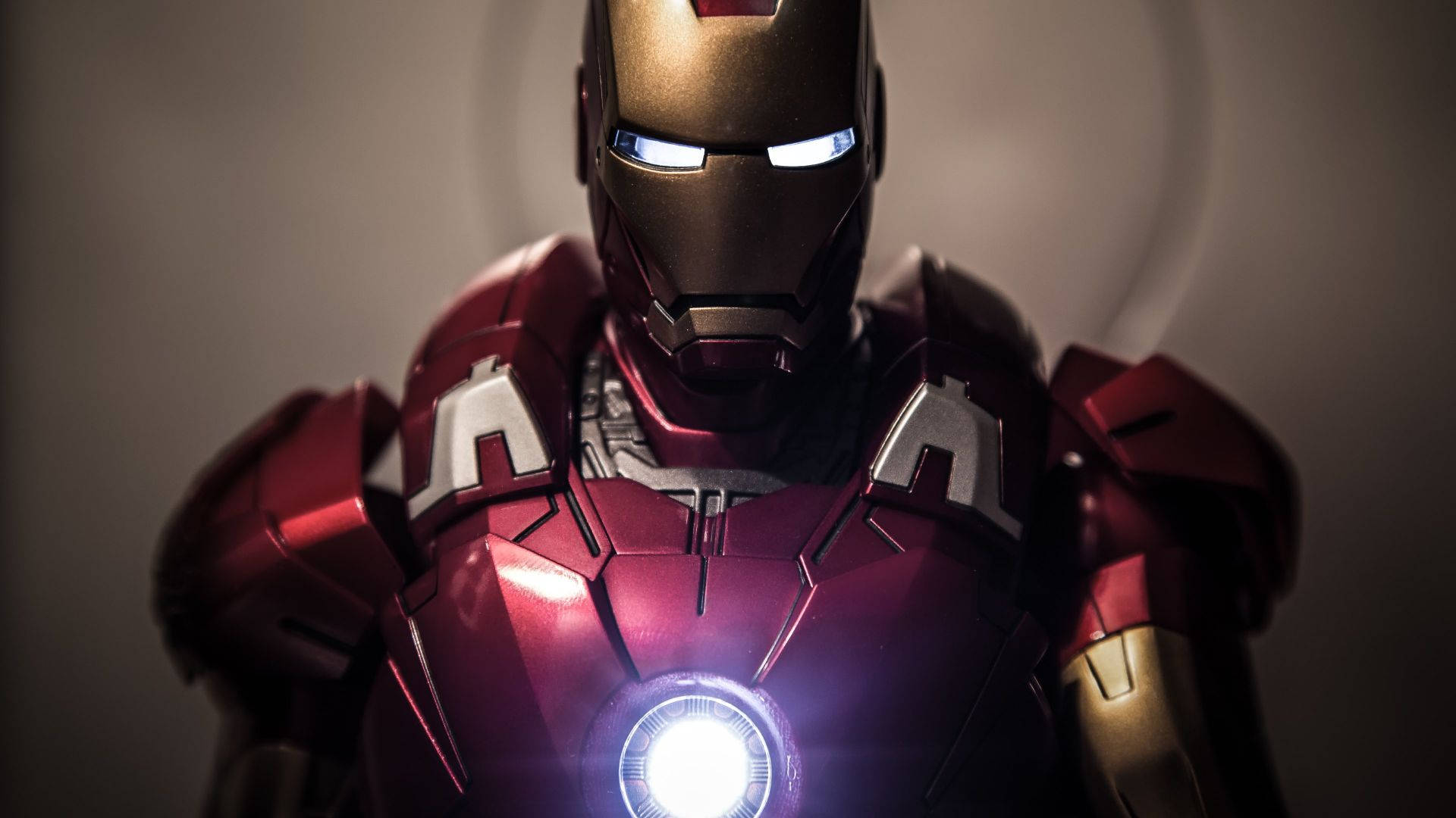 Download Iron Man Superhero Glowing Arc Reactor Wallpaper 
