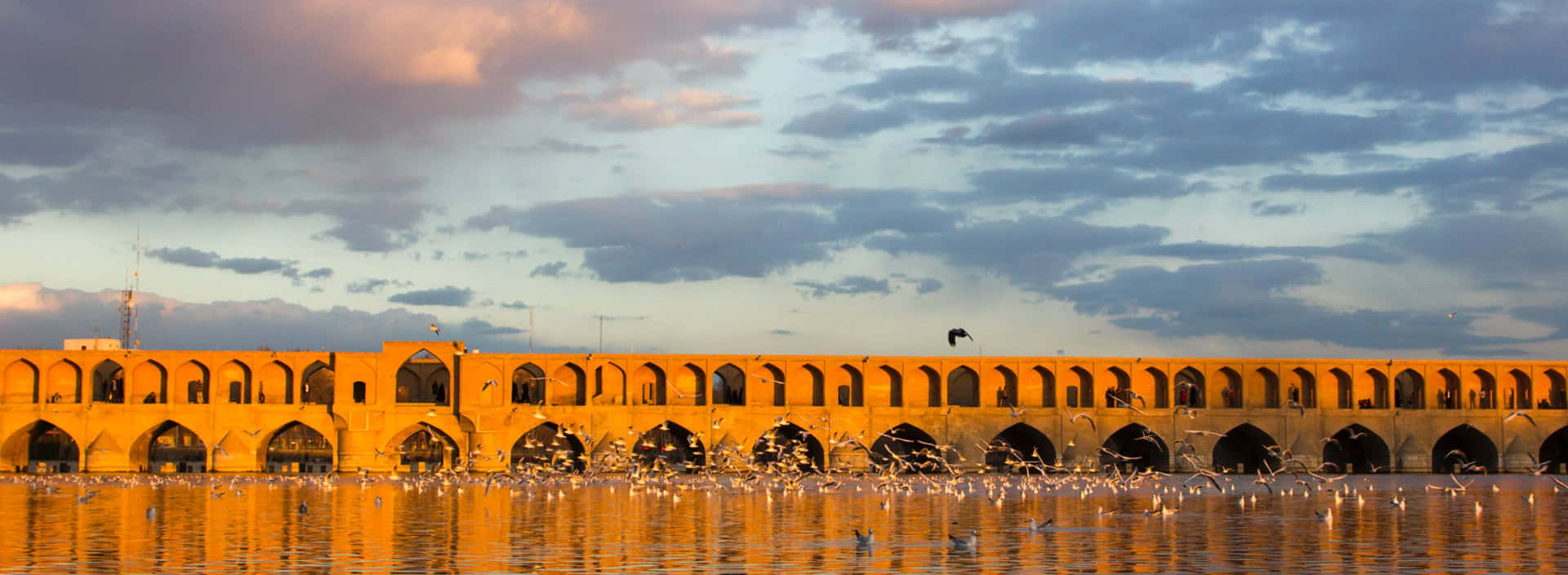 Isfahan Khajoo Bridge Panorama Wallpaper