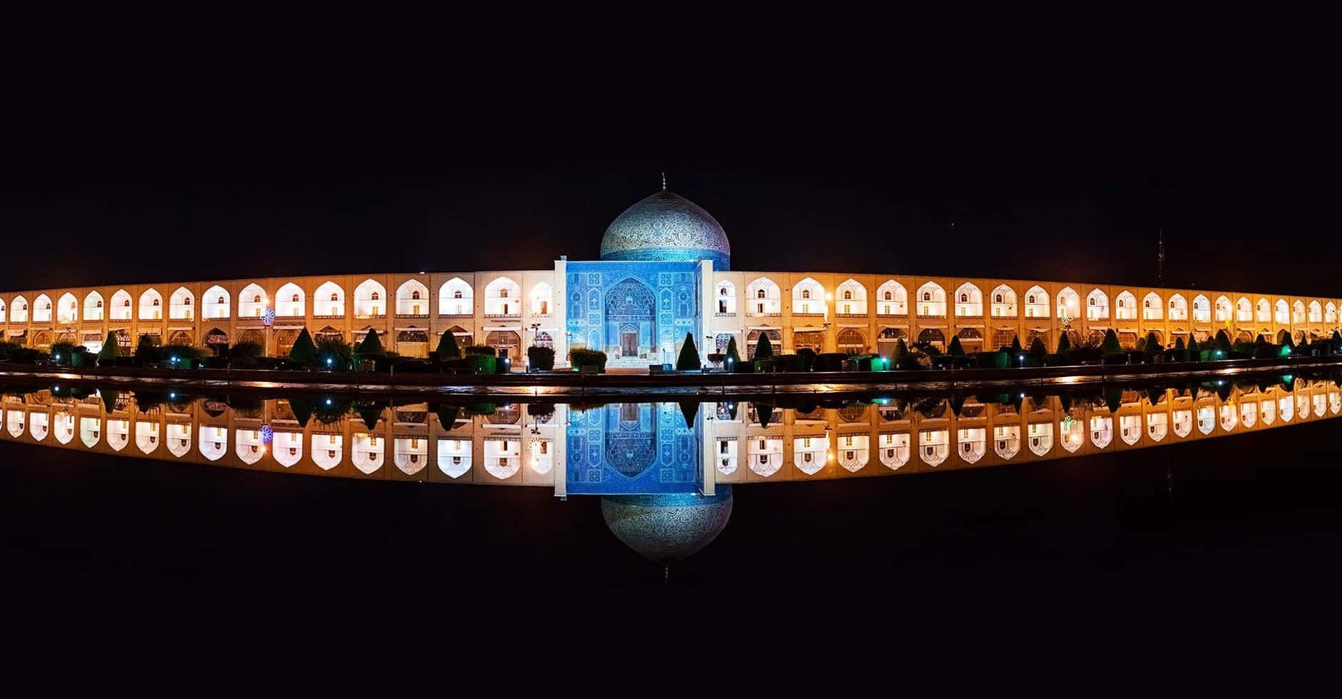Isfahan Sheikh Lotf Allah Mosque At Night Wallpaper