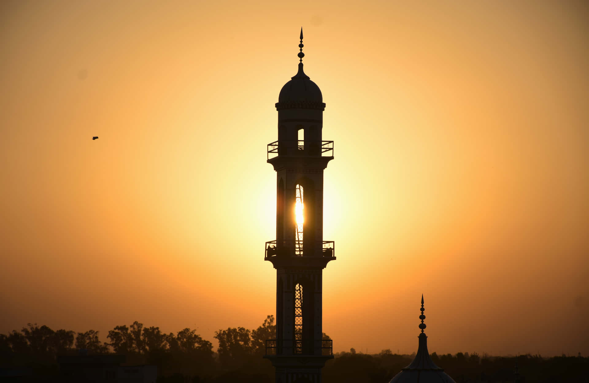 Fondode Pantalla Con Silueta De Minarete De Una Mezquita Islámica.
