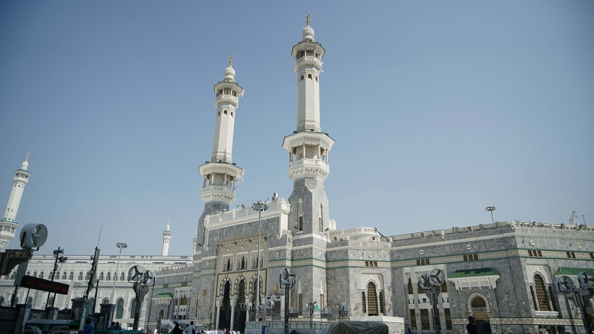 Bakgrundsbildav Masjid Al Haram Med Islamiskt Motiv.
