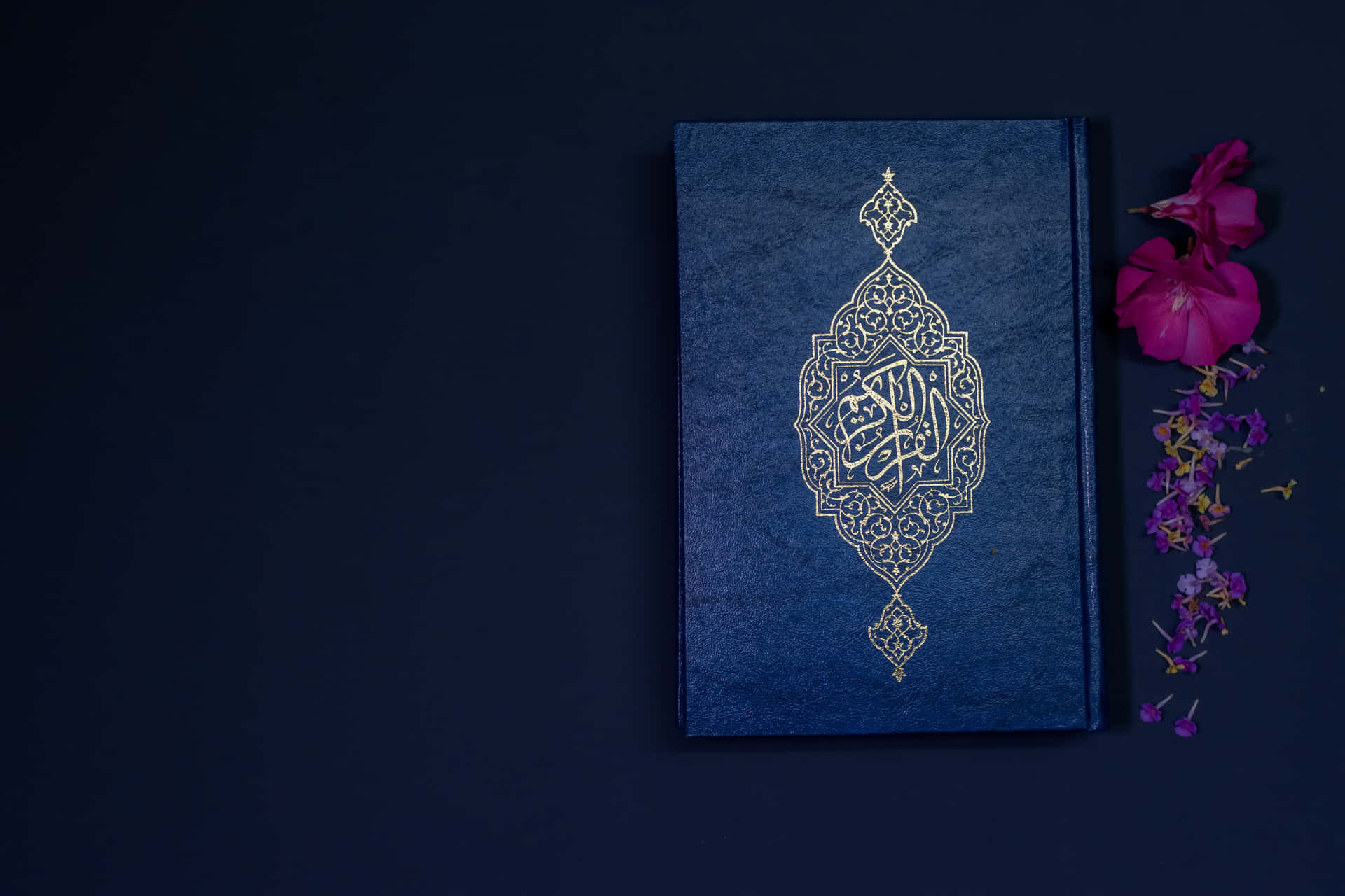 Blåhård Omslags Quran Islamisk Baggrund.
