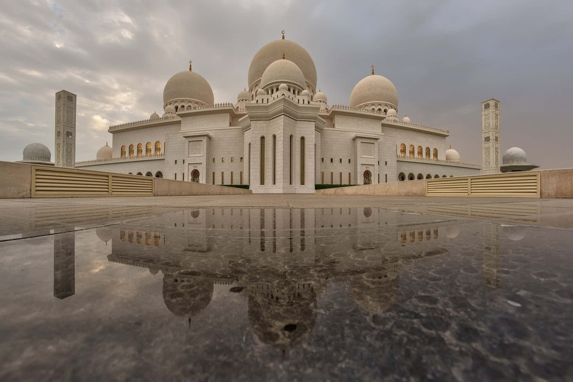Mosque Reflected On Puddle Islamic Background